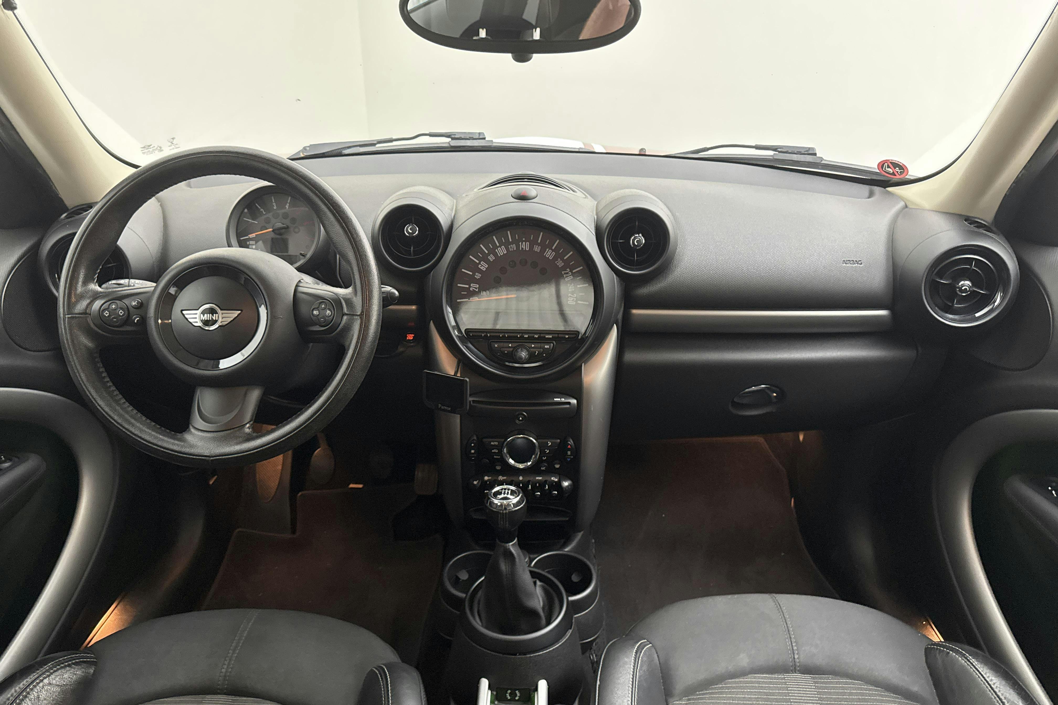 MINI Cooper D Countryman (112hk) - 14 320 mil - Manuell - röd - 2015
