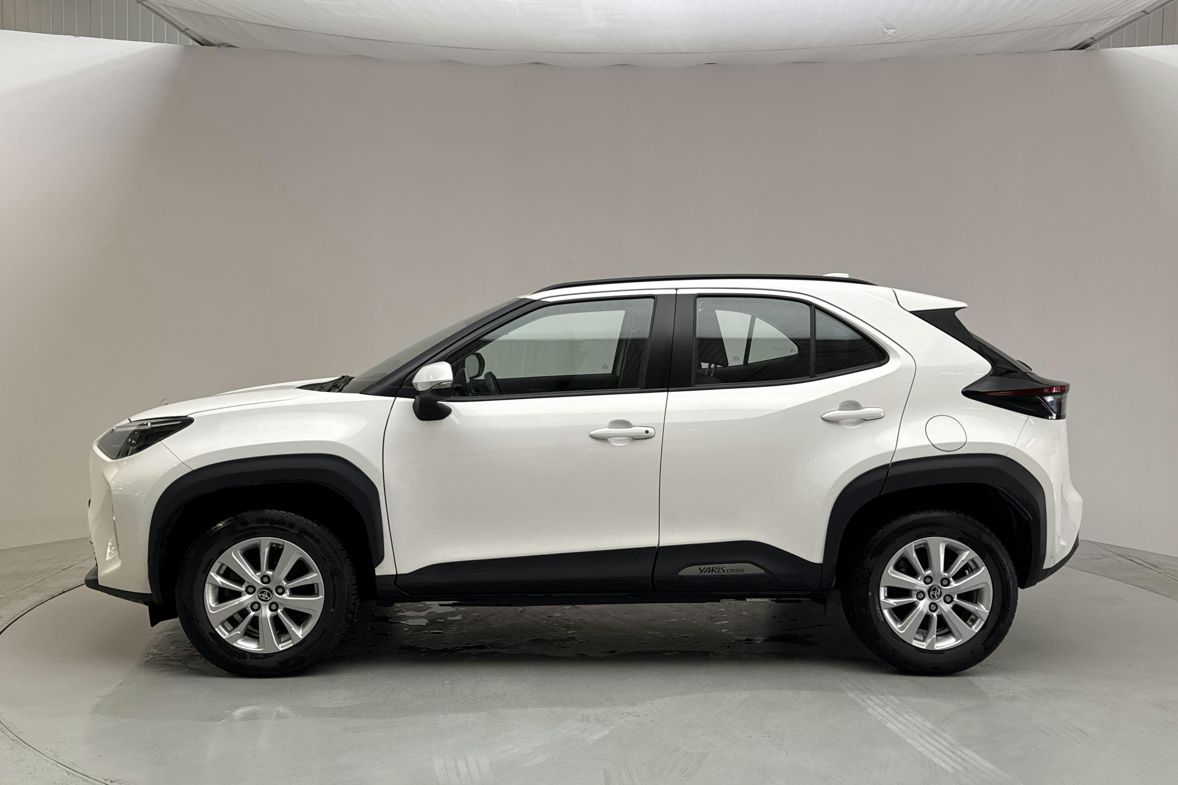 Esitlusfoto 2 aadressil 12: Toyota Yaris Cross 1.5 Hybrid (116hk) - 76 290 km - Automaatne - valge - 2022