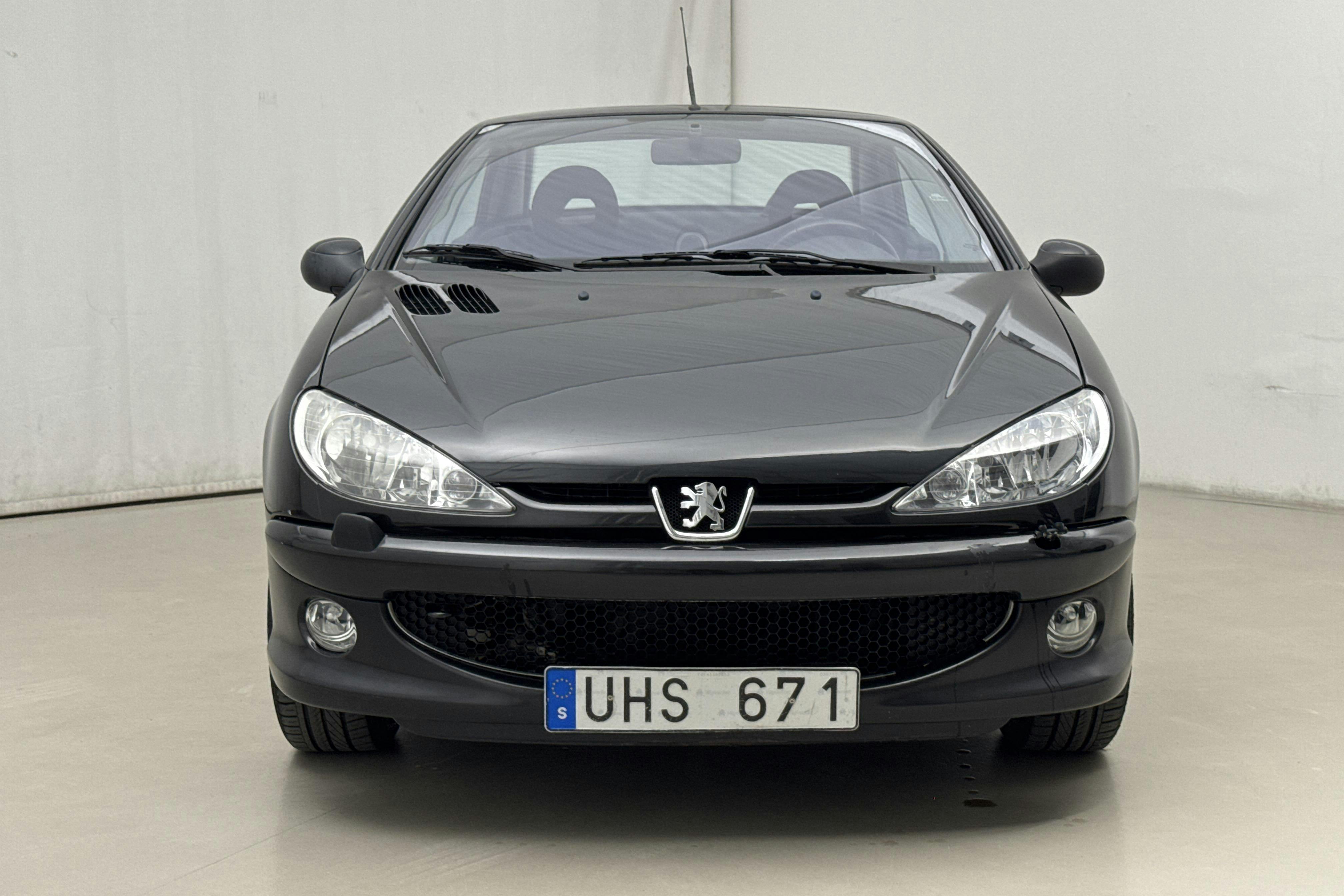 Peugeot 206 1.6 CC (109hk) - 96 850 km - Käsitsi - must - 2003