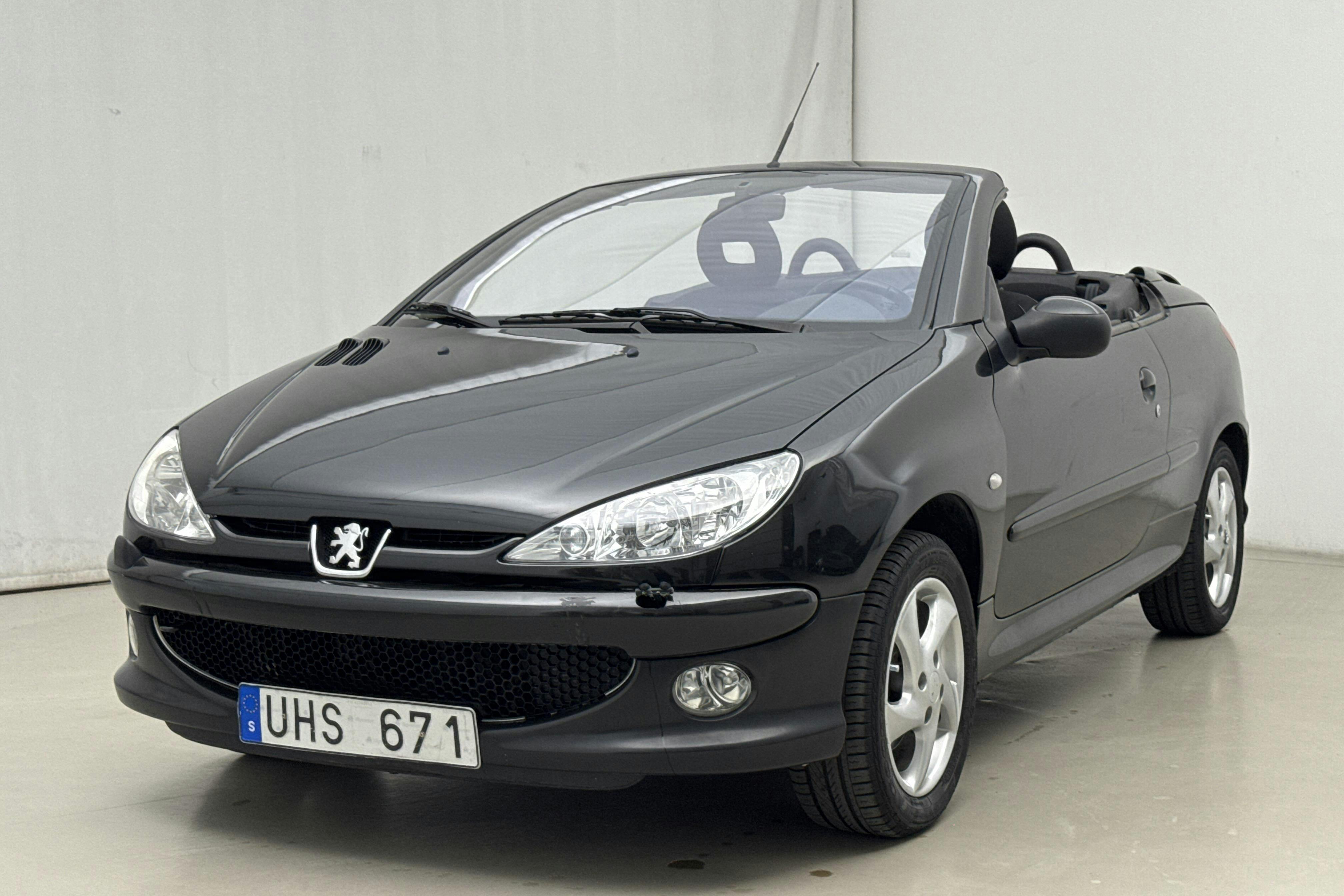 Esitlusfoto 1 aadressil 21: Peugeot 206 1.6 CC (109hk) - 96 850 km - Käsitsi - must - 2003