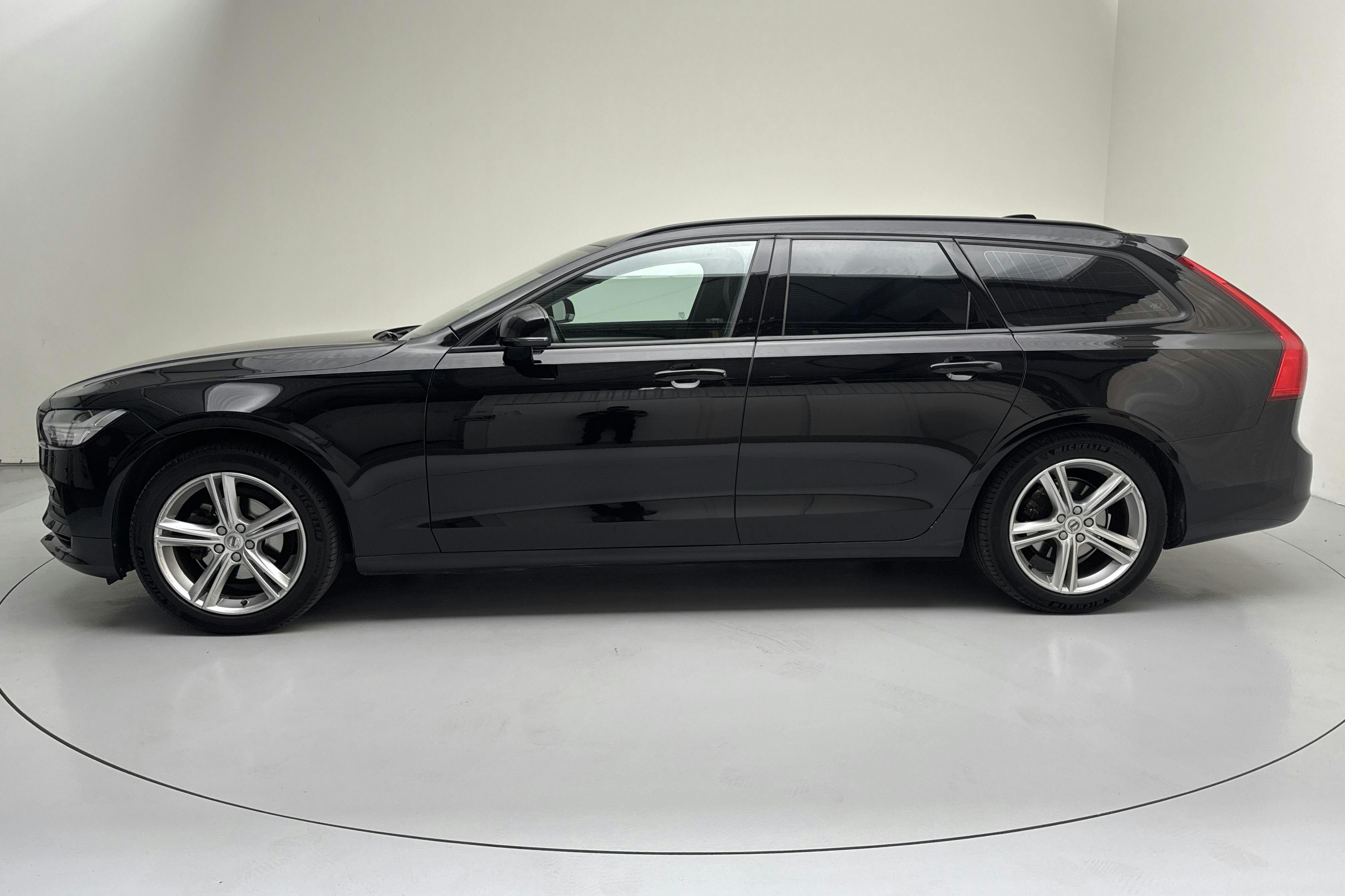 Presentation photo 2 of 14: Volvo V90 D3 (150hk) - 85 590 km - Manual - black - 2018