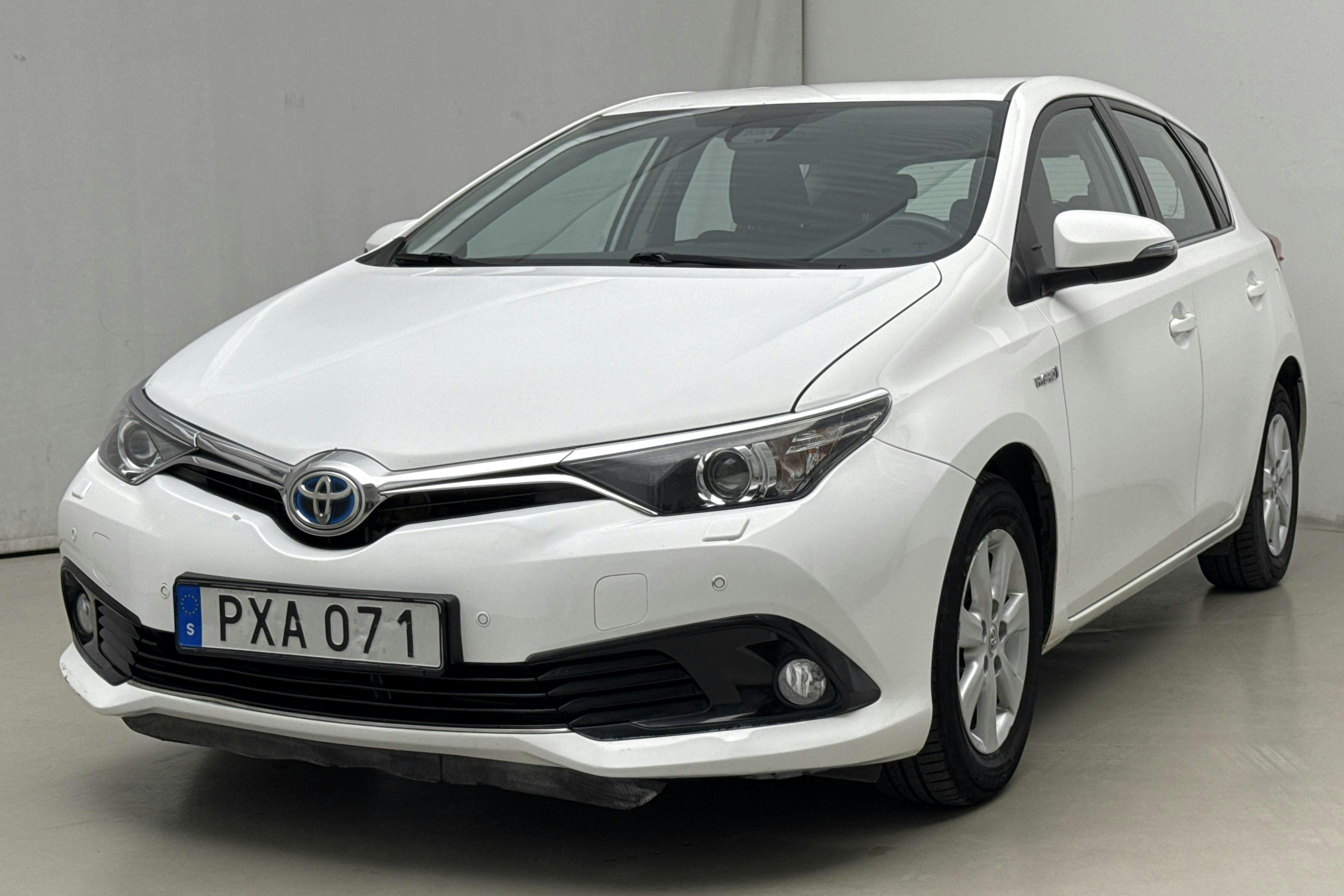 Toyota Auris 1.8 HSD 5dr (99hk) - 18 781 mil - Automat - vit - 2016