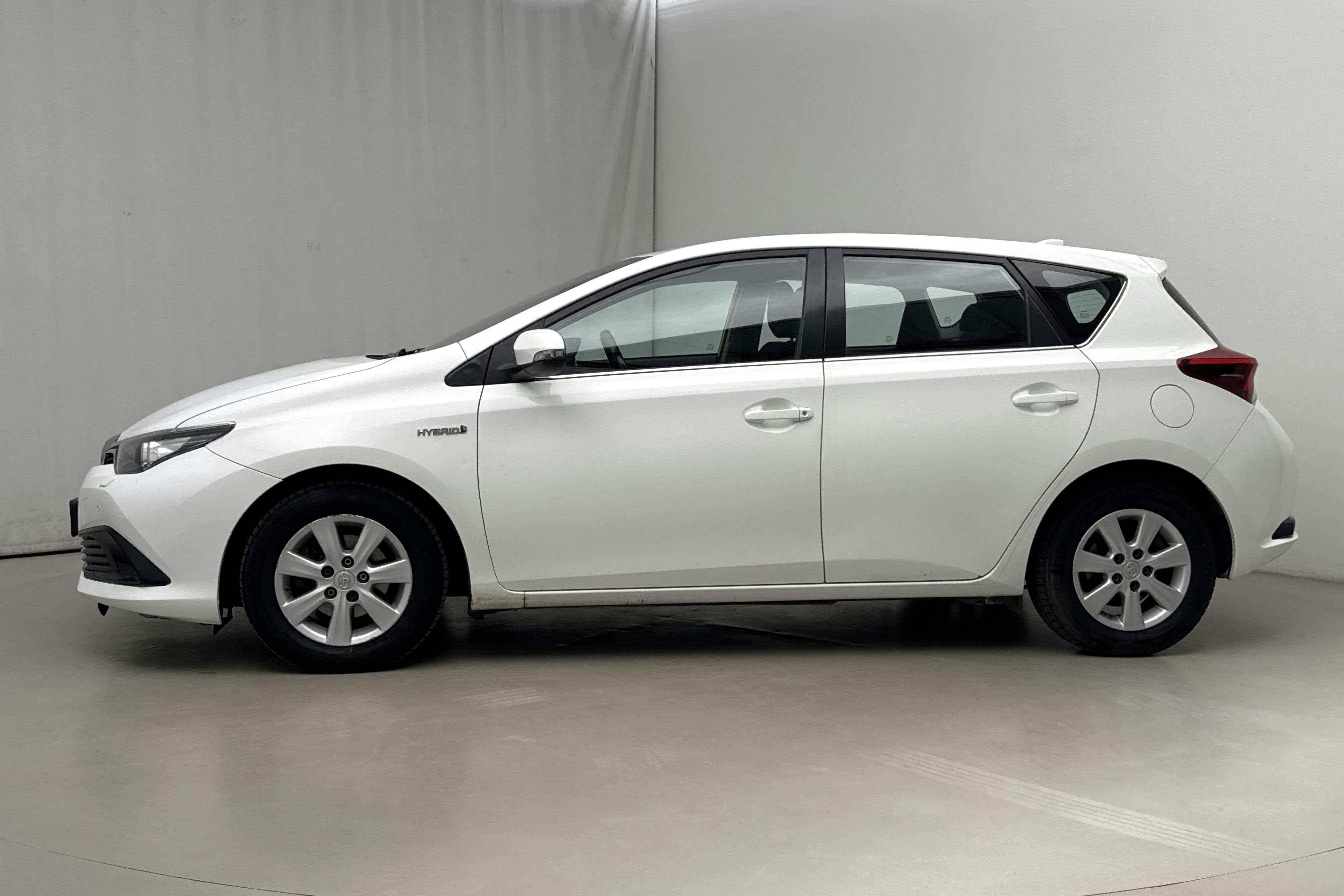 Esitlusfoto 2 aadressil 13: Toyota Auris 1.8 HSD 5dr (99hk) - 187 810 km - Automaatne - valge - 2016