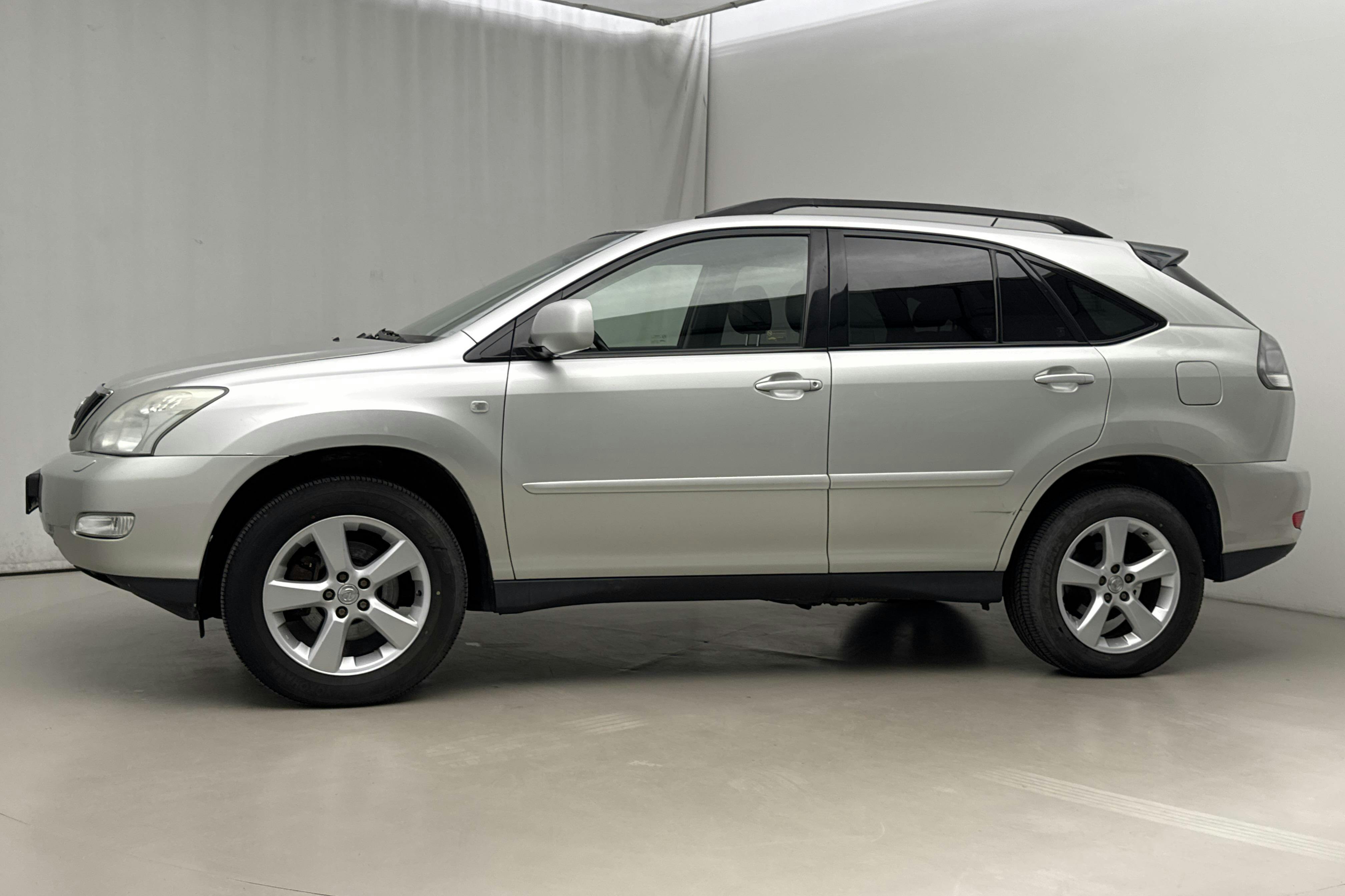 Presentationsfoto 2 av 16: Lexus RX 300 (204hk) - 23 863 mil - Automat - silver - 2003