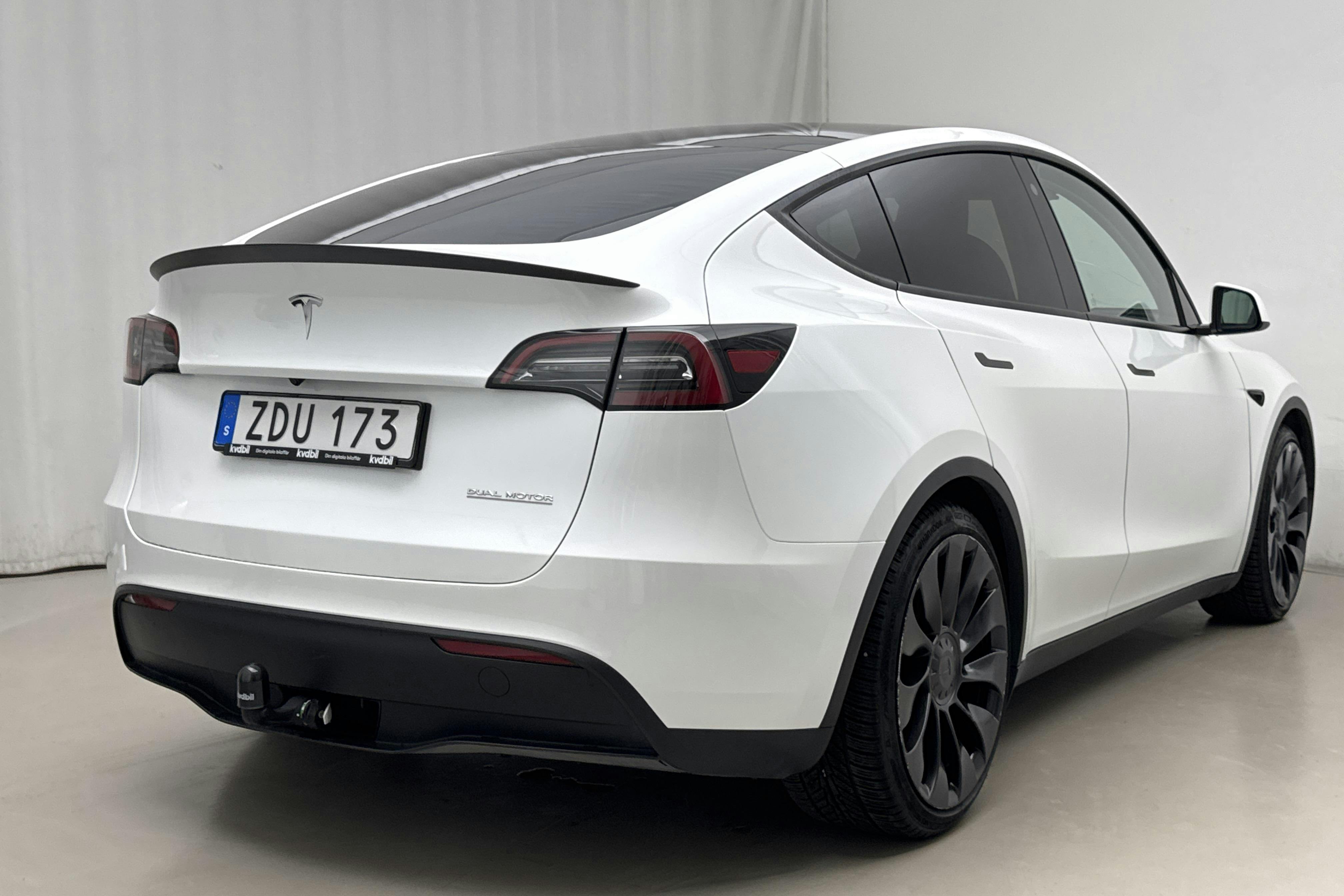 Tesla Model Y Performance Dual Motor AWD - 7 709 mil - Automat - vit - 2023