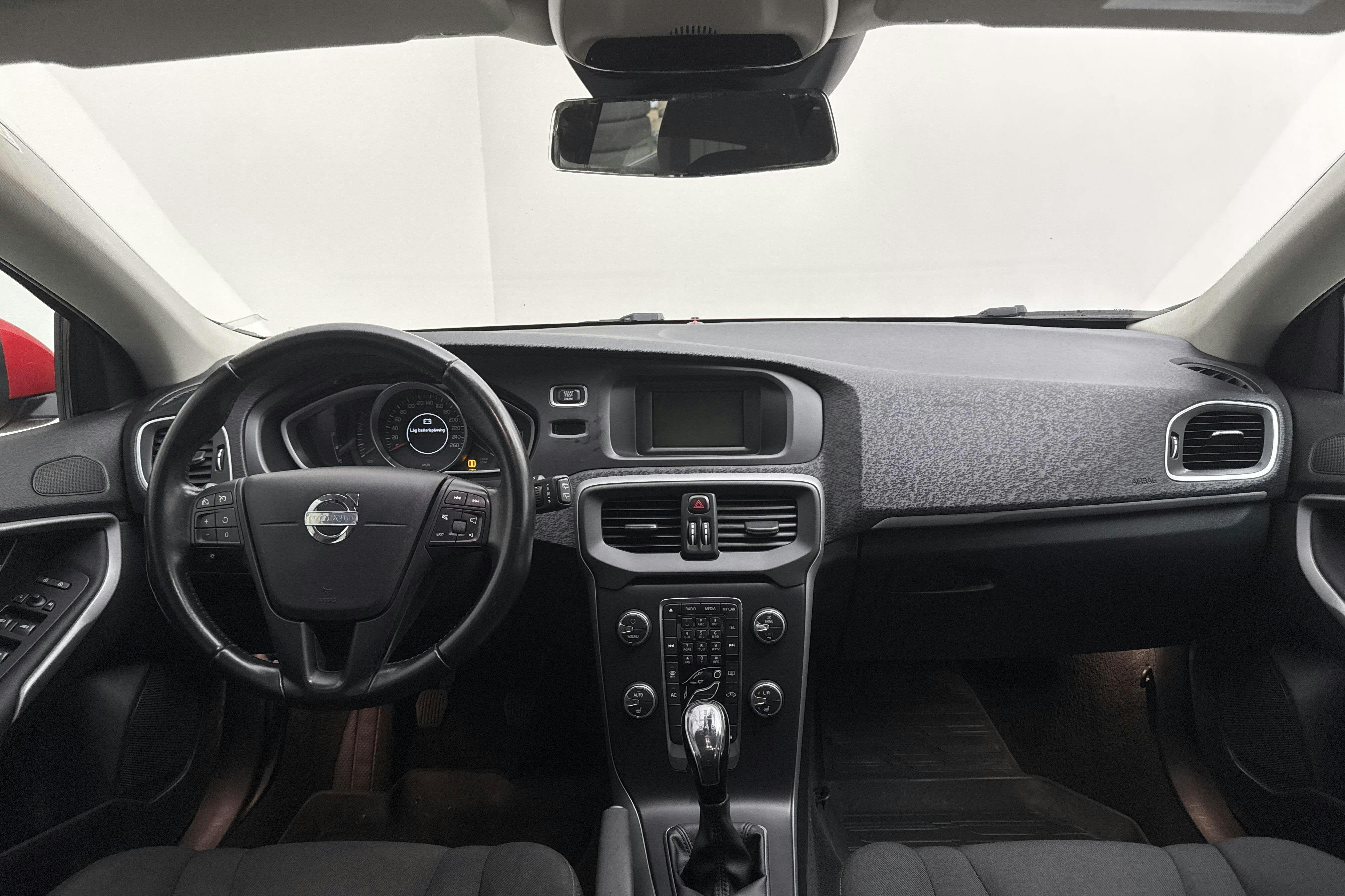 Volvo V40 D2 (115hk) - 145 480 km - Käsitsi - punane - 2014
