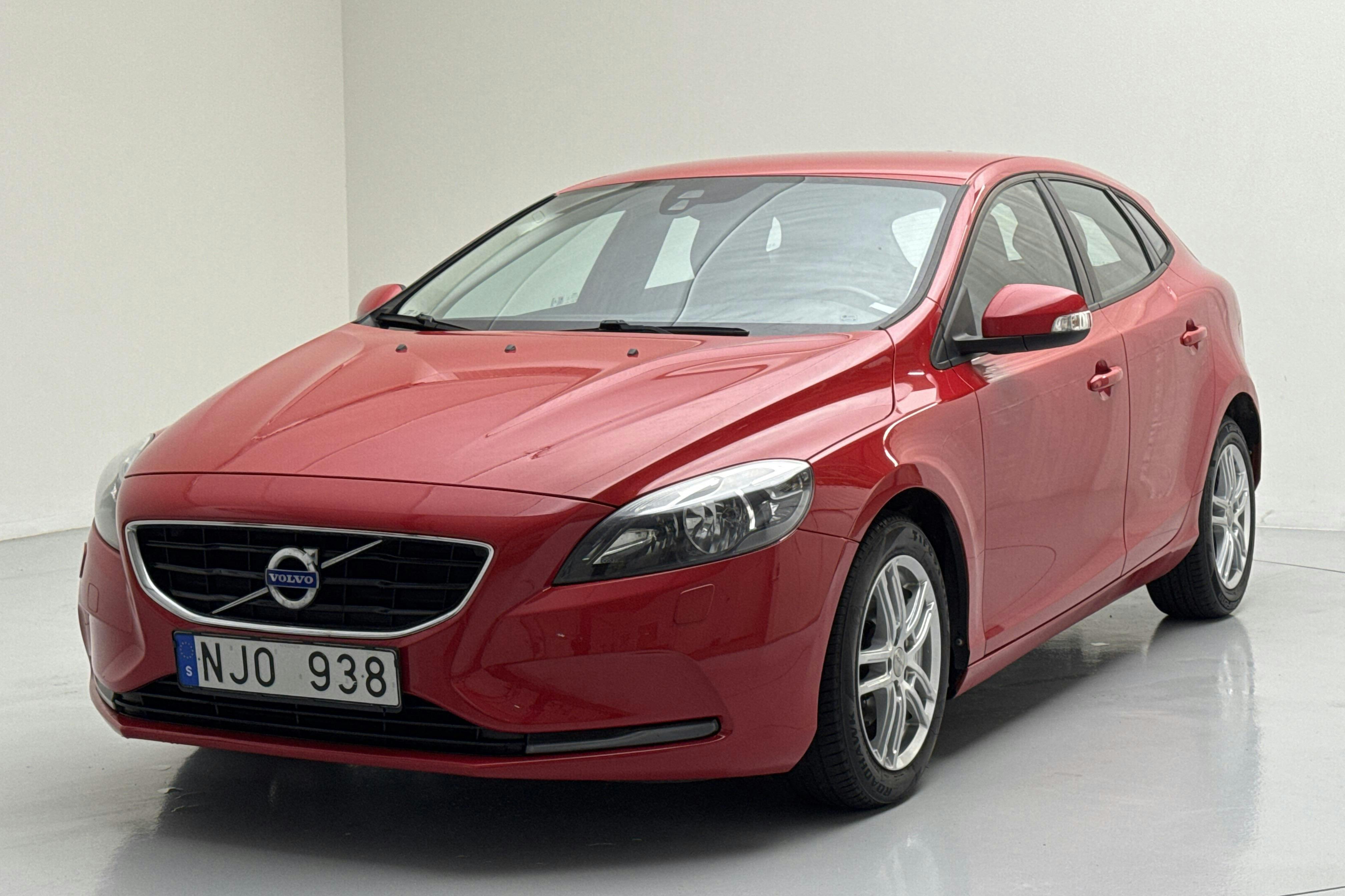 Volvo V40 D2 (115hk) - 14 548 mil - Manuell - röd - 2014