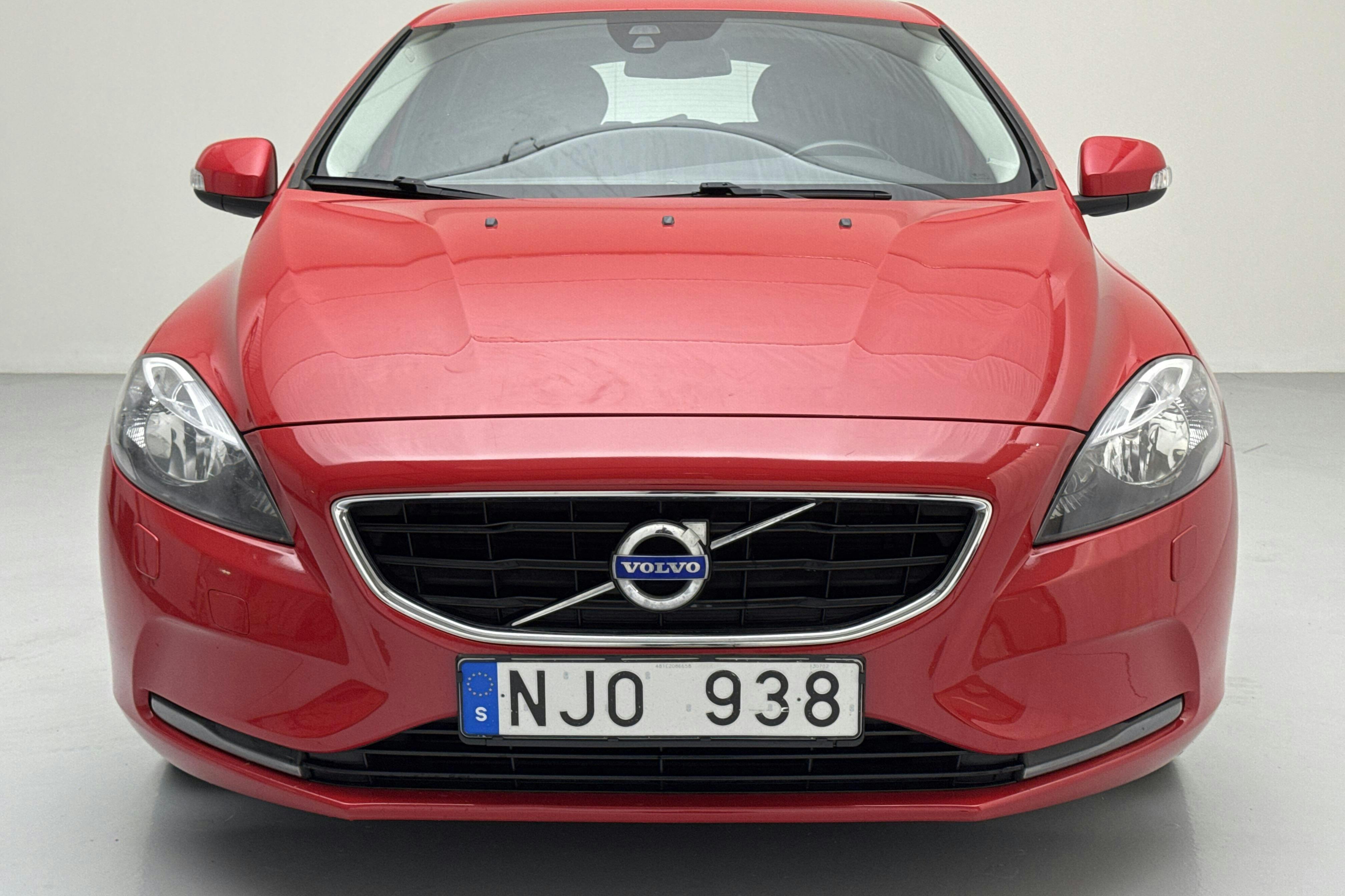 Volvo V40 D2 (115hk) - 145 480 km - Käsitsi - punane - 2014