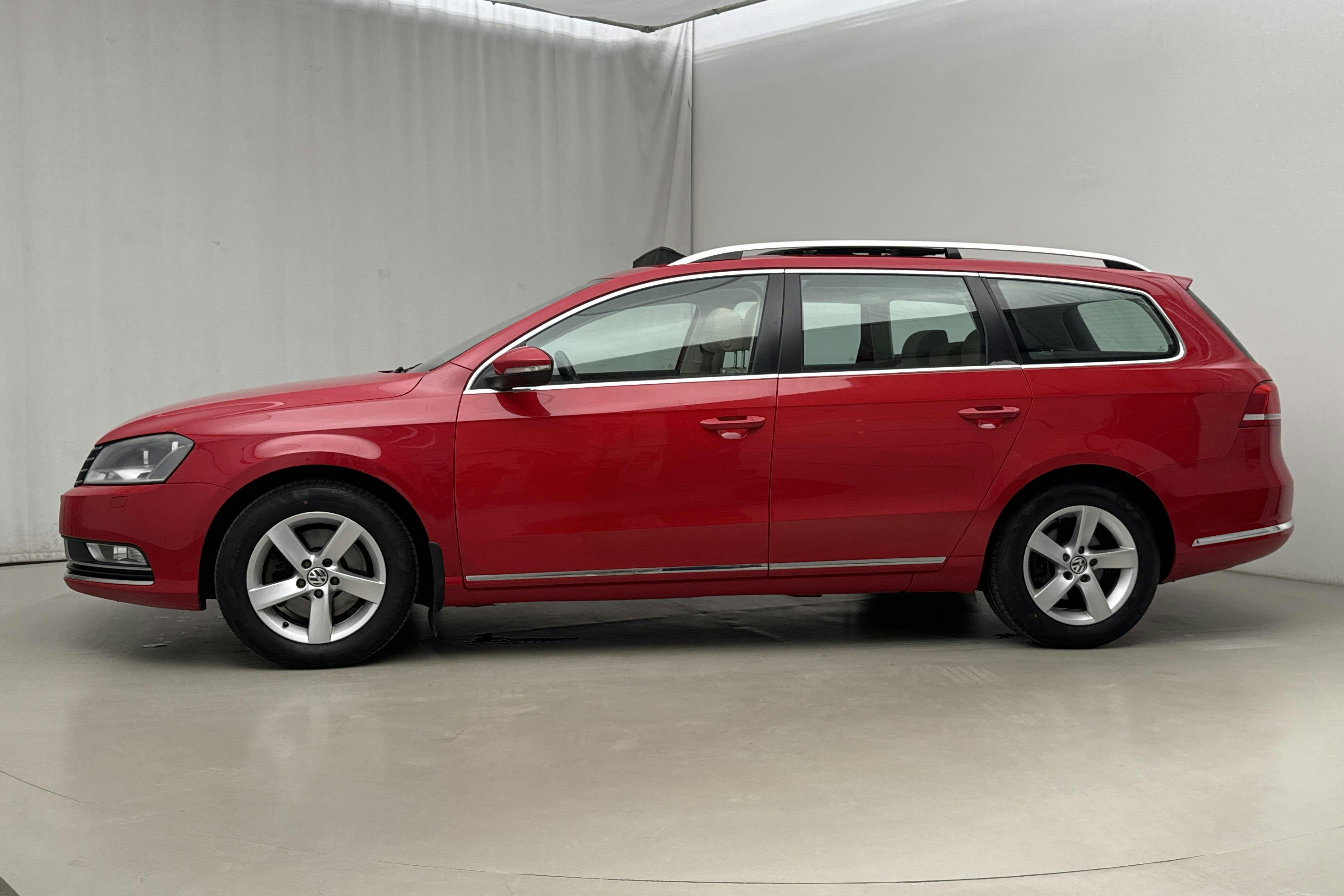 Esitlusfoto 2 aadressil 16: VW Passat 1.4 TSI EcoFuel Variant (150hk) - 184 200 km - Automaatne - punane - 2012