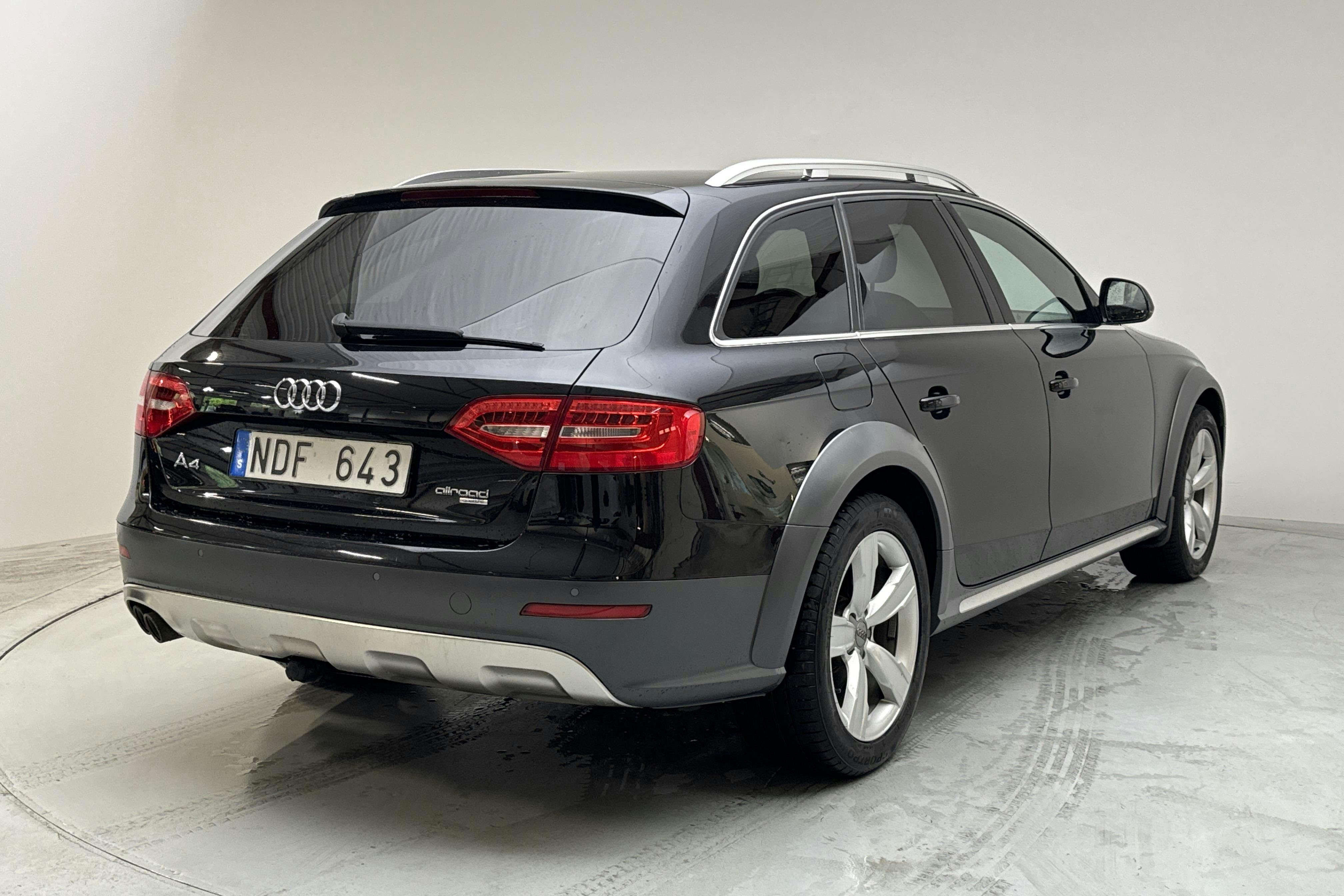 Audi A4 Allroad 2.0 TDI Avant quattro (177hk) - 164 320 km - Automaatne - must - 2013