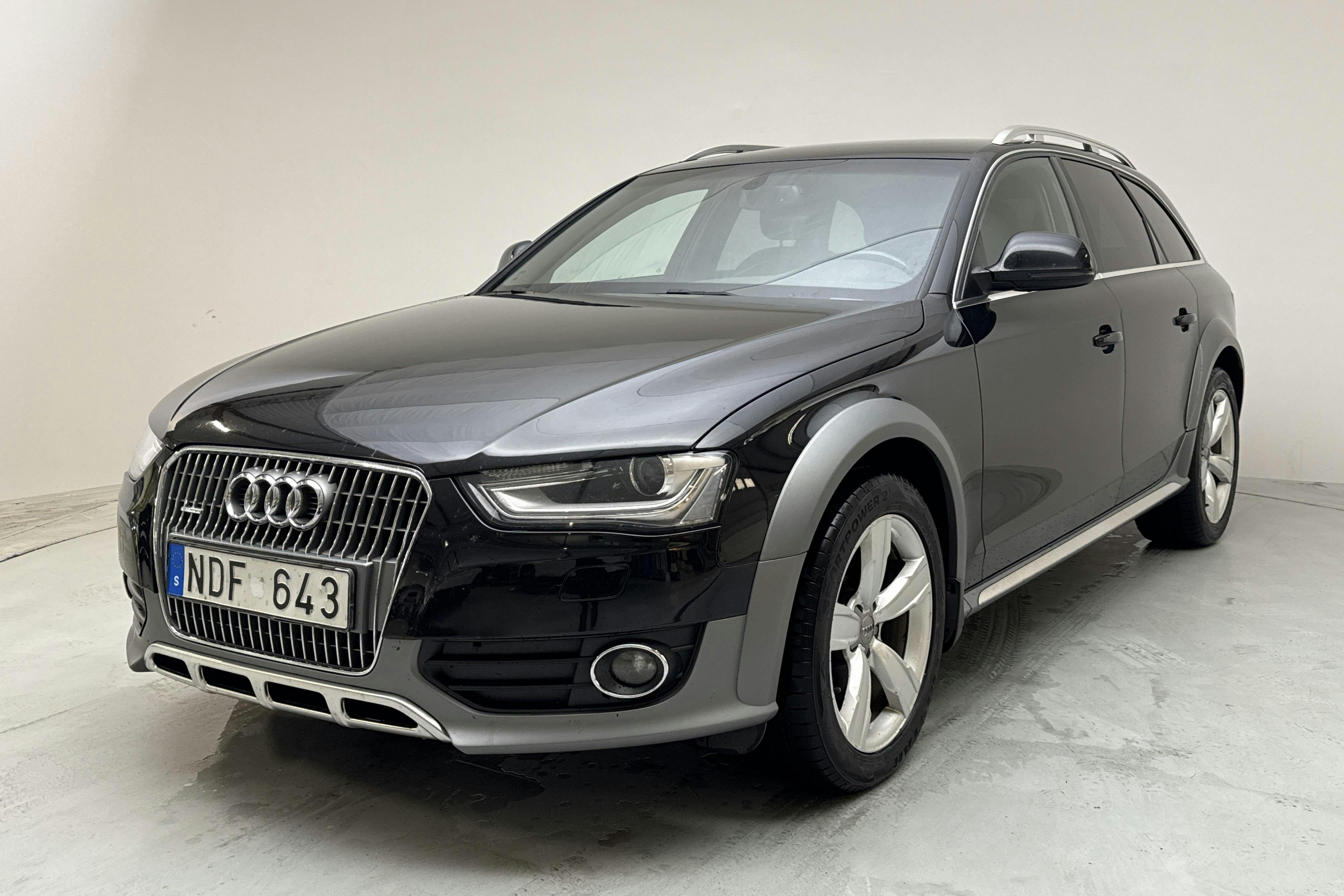 Esitlusfoto 1 aadressil 13: Audi A4 Allroad 2.0 TDI Avant quattro (177hk) - 164 320 km - Automaatne - must - 2013