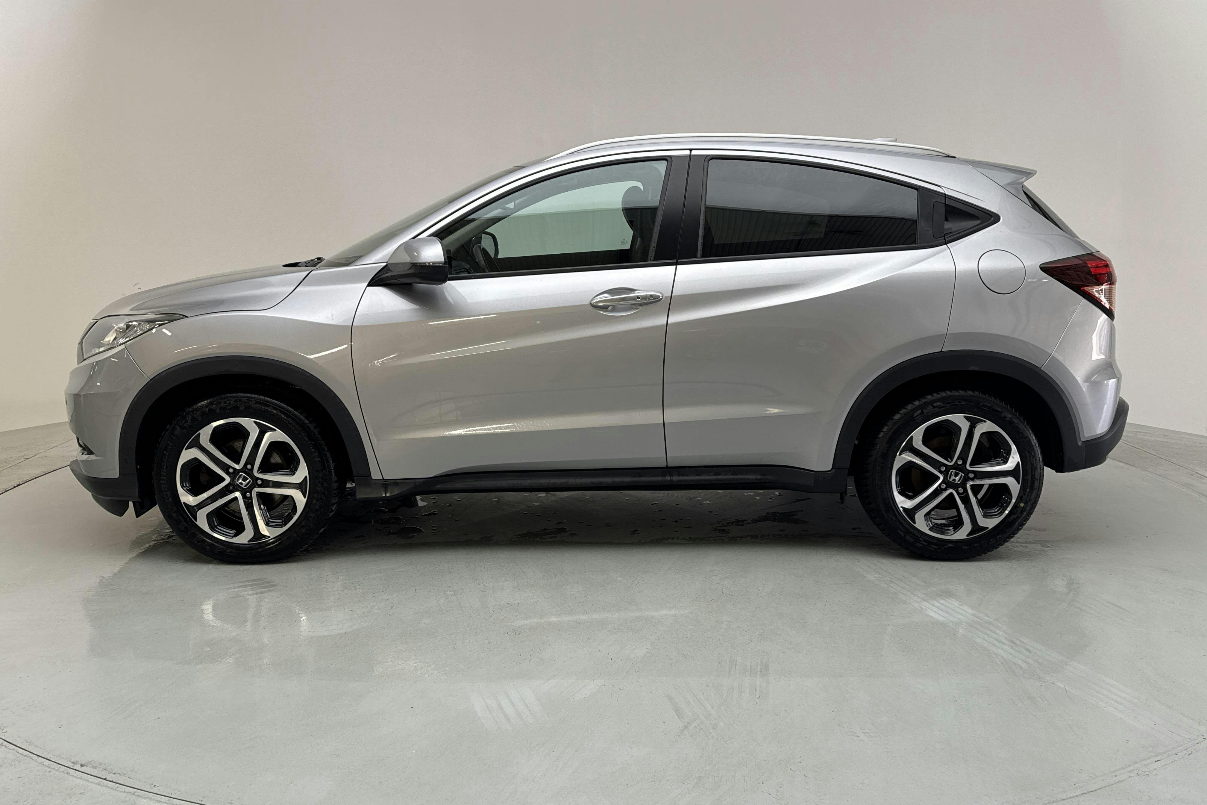 Presentationsfoto 2 av 15: Honda HR-V 1.5 2WD (130hk) - 5 351 mil - Automat - silver - 2018