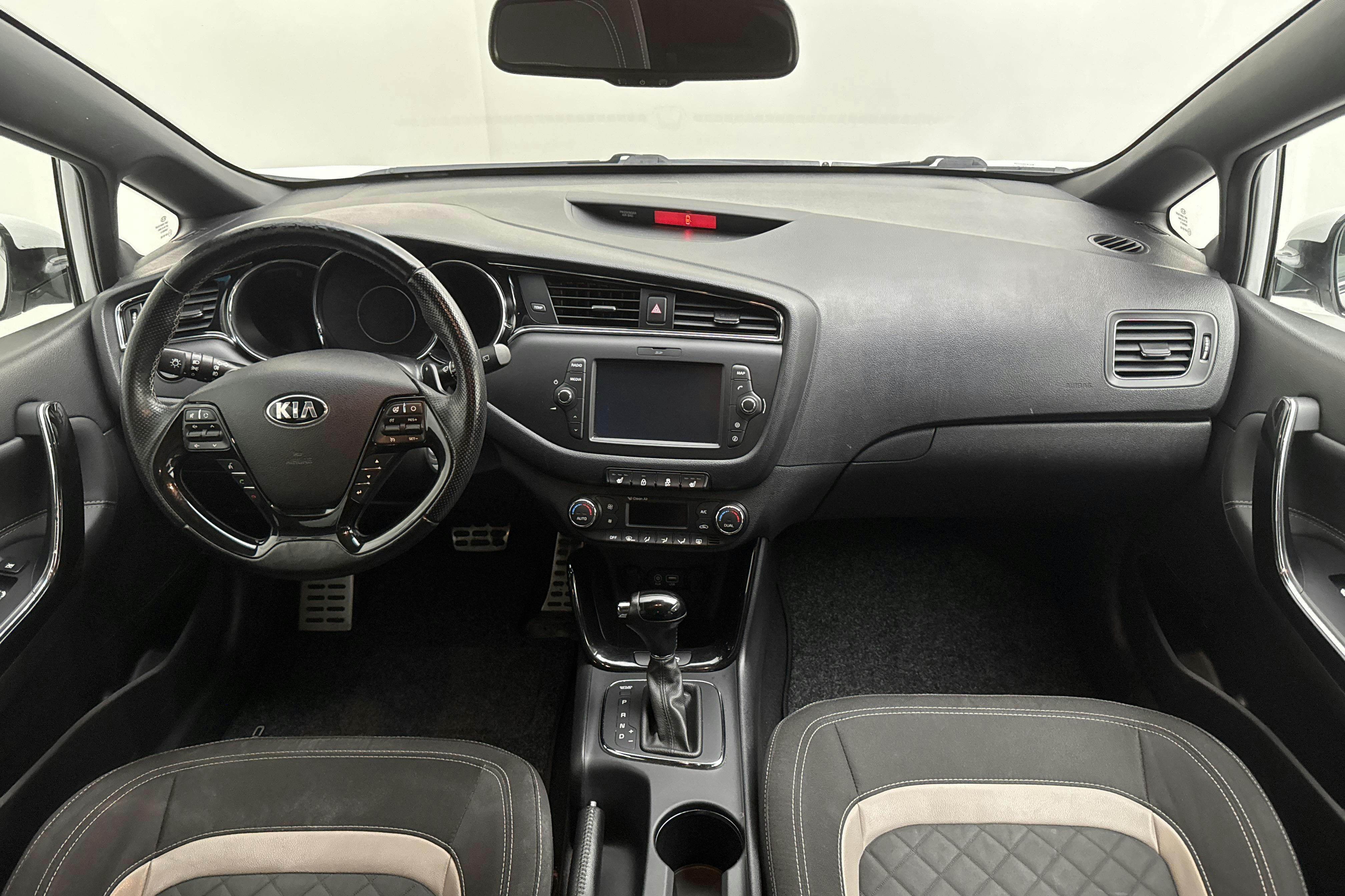 KIA Cee'd 1.6 CRDi SW (136hk) - 14 520 mil - Automat - vit - 2017