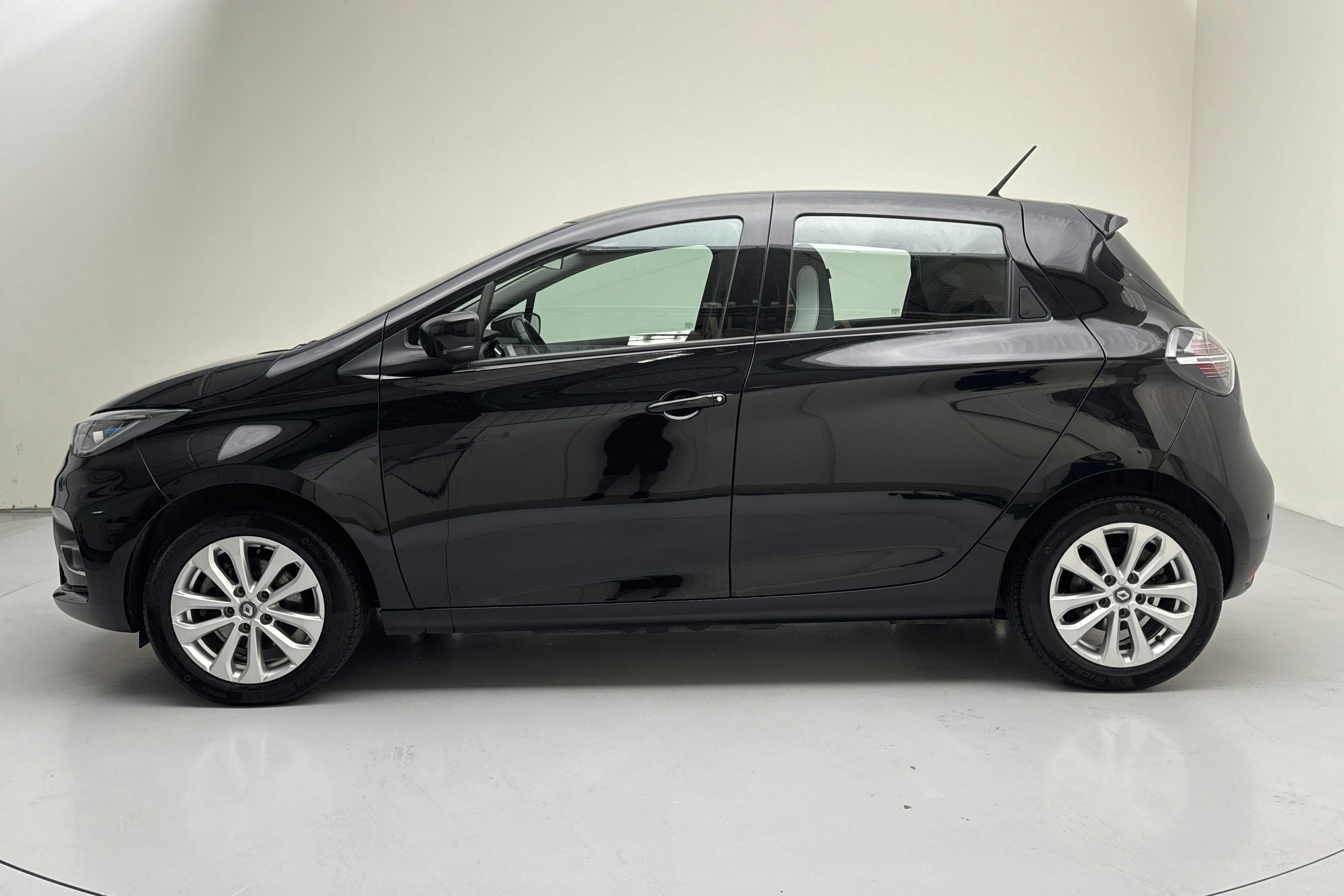 Esitlusfoto 2 aadressil 14: Renault Zoe 52 kWh R110 (108hk) - 64 740 km - Automaatne - must - 2022