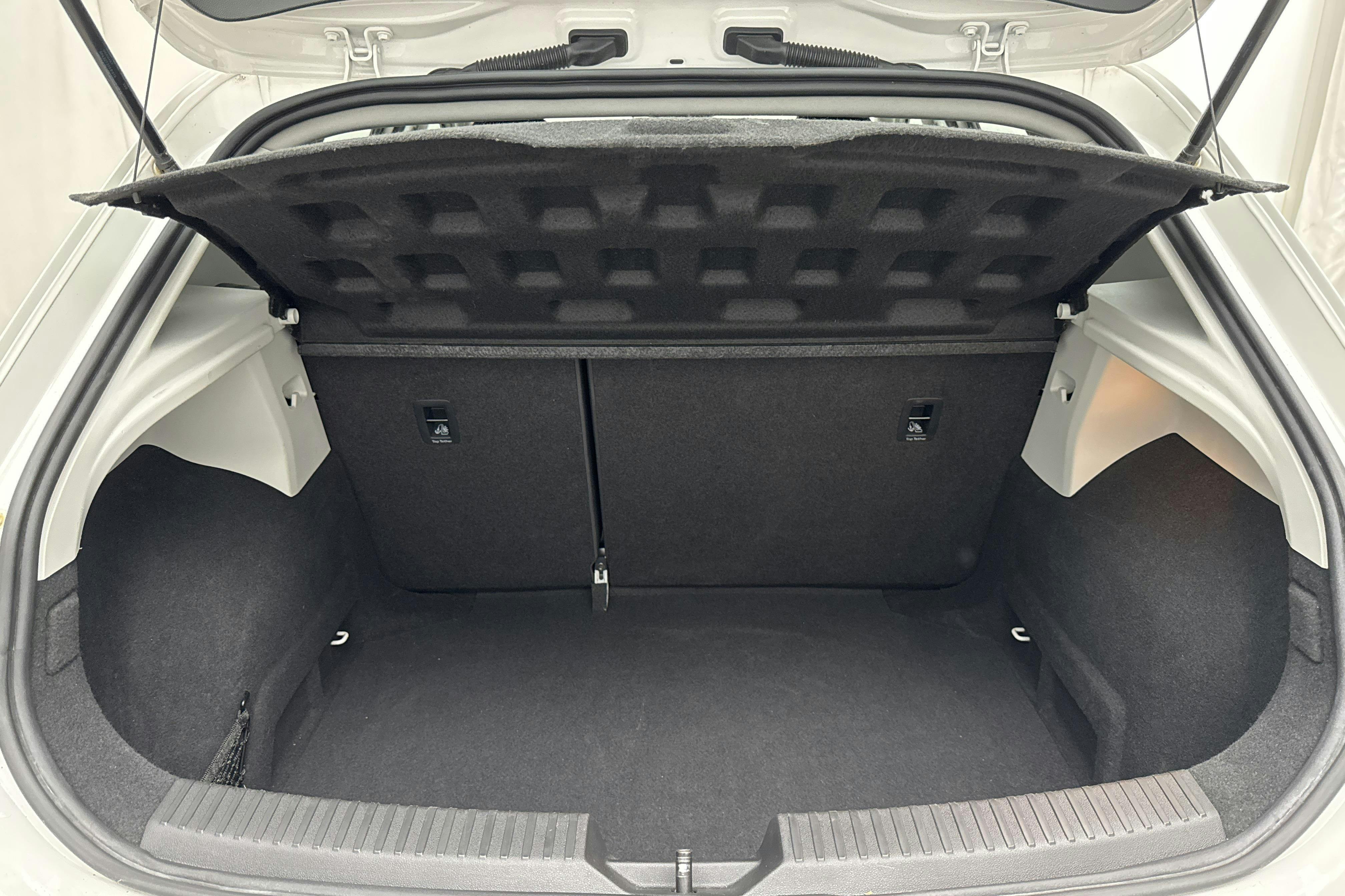 Esitlusfoto 17 aadressil 17: Seat Leon 1.2 TSI 5dr (110hk) - 76 610 km - Käsitsi - valge - 2017