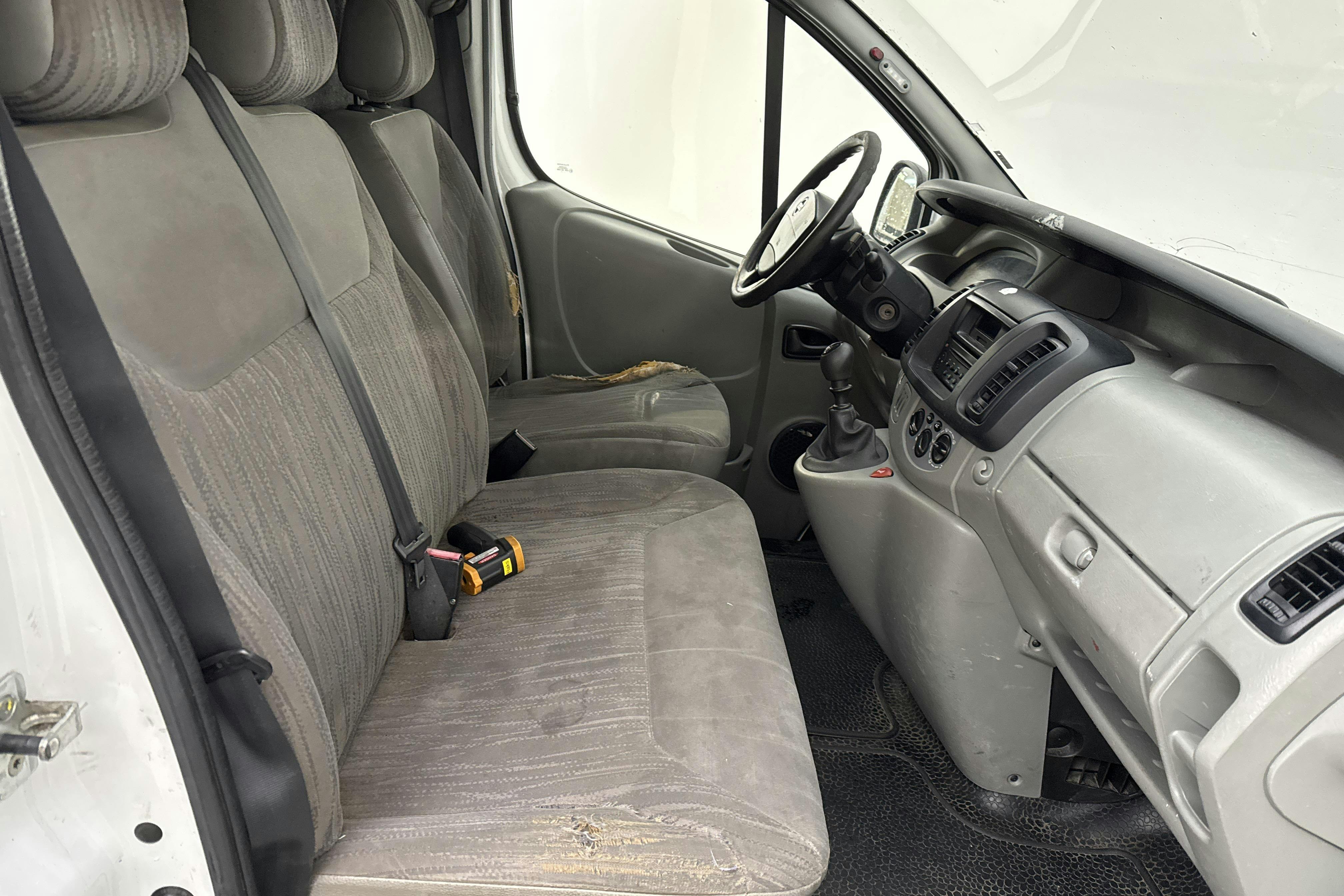 Nissan Primastar 2.0 dCi (114hk) - 13 740 mil - Manuell - vit - 2010