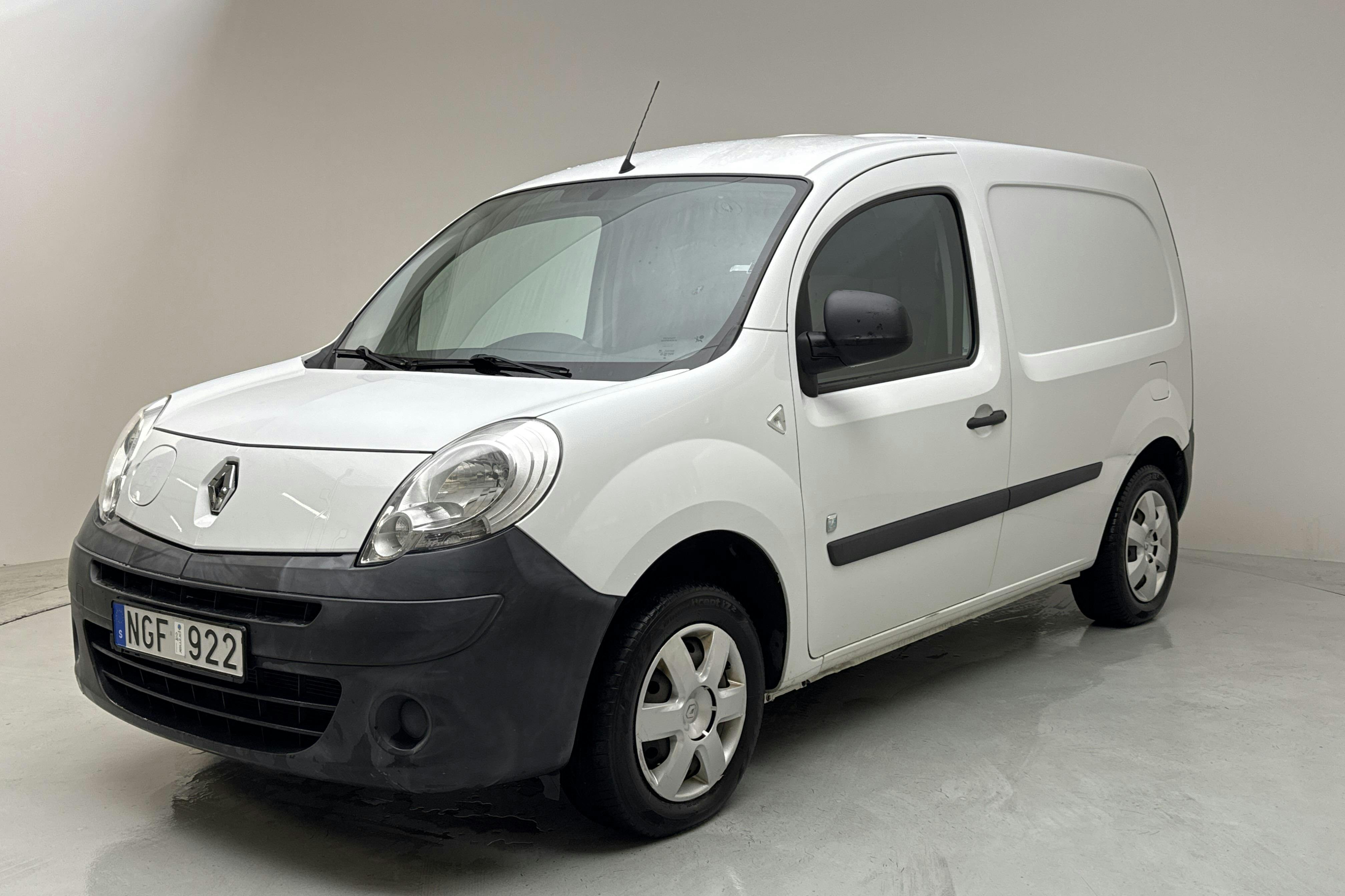Esitlusfoto 1 aadressil 13: Renault Kangoo Express II Z.E. Skåp (60hk) - 66 800 km - Automaatne - valge - 2013