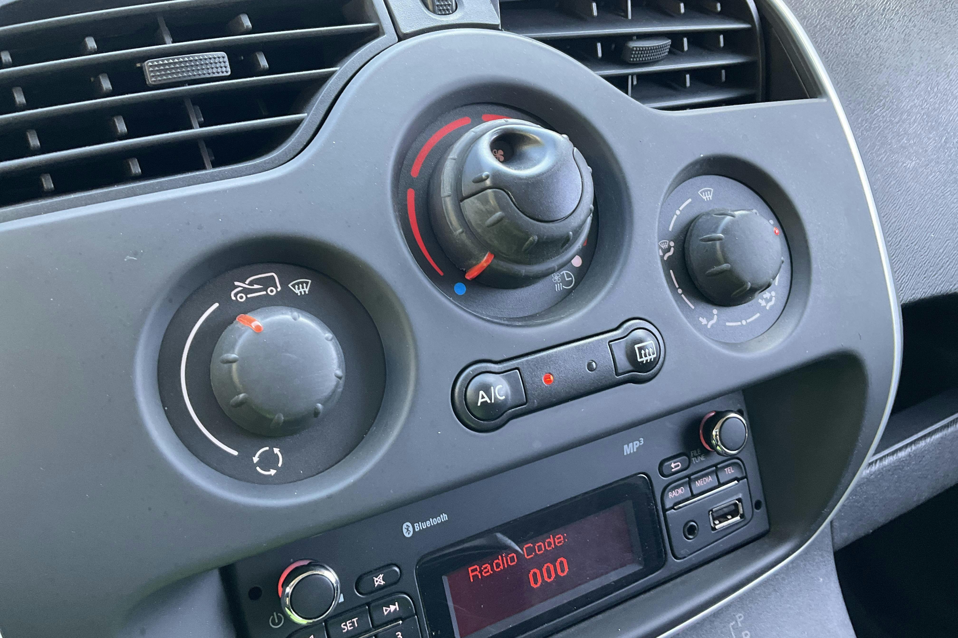 Esitlusfoto 12 aadressil 12: Renault Kangoo II Z.E. 22 kWh Maxi Skåp (60hk) - 47 580 km - Automaatne - valge - 2015