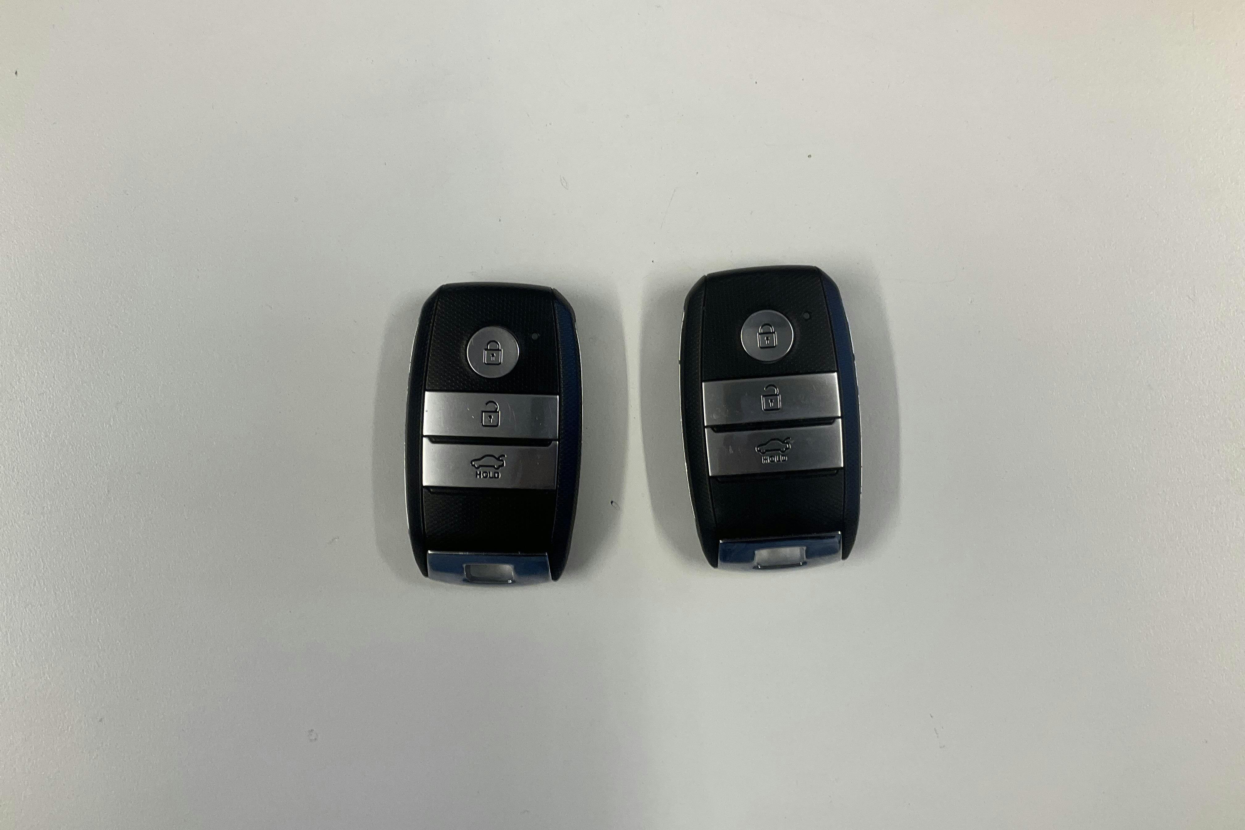 Presentationsfoto 25 av 25: KIA Optima 2.0 GDi Plug-in Hybrid SW (205hk) - 10 299 mil - Automat - röd - 2019