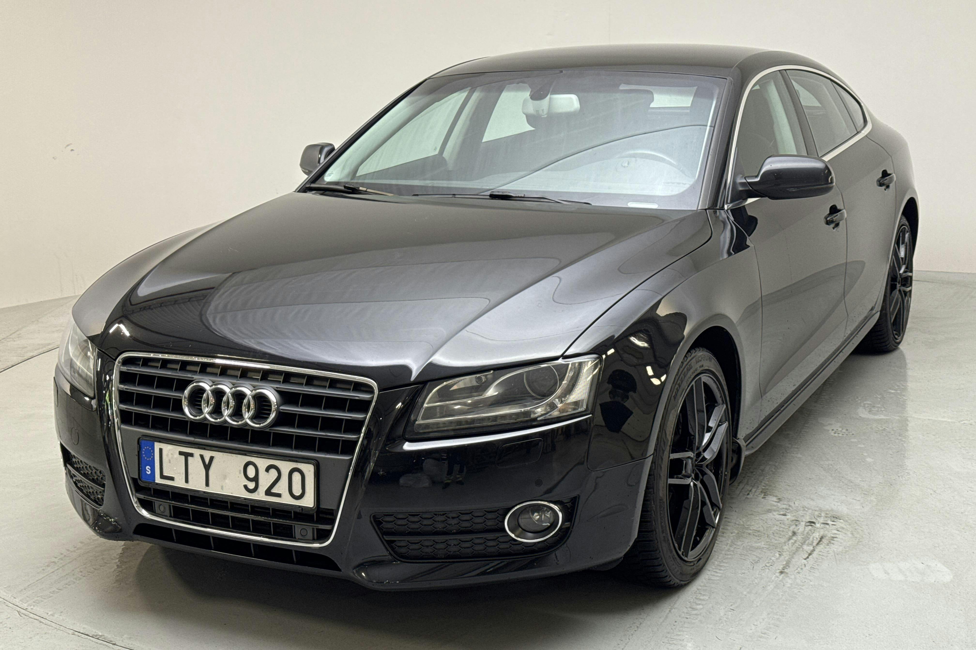 Audi A5 2.0 TFSI Sportback (180hk) - 21 889 mil - Manuell - svart - 2011