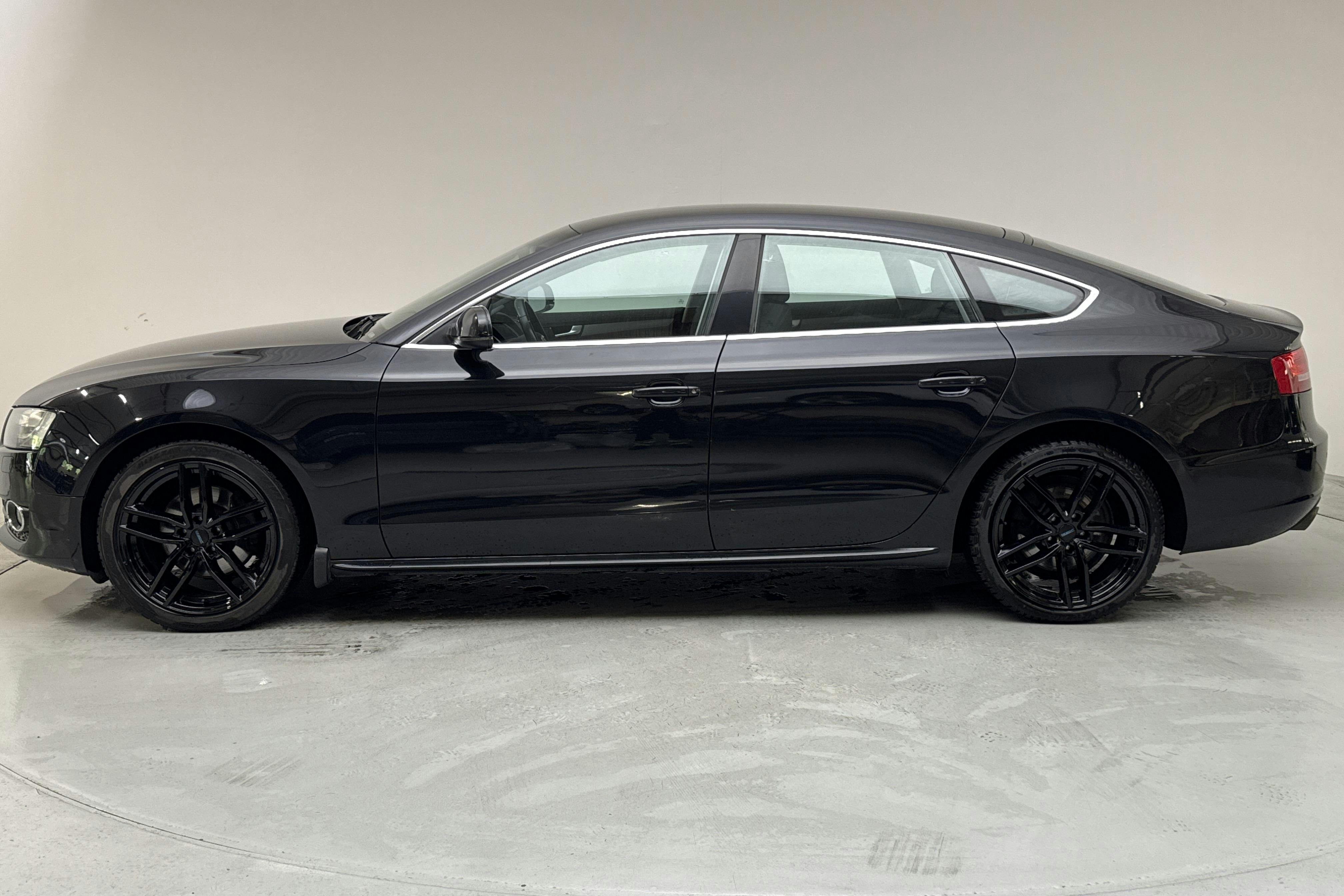 Esitlusfoto 2 aadressil 10: Audi A5 2.0 TFSI Sportback (180hk) - 218 890 km - Käsitsi - must - 2011