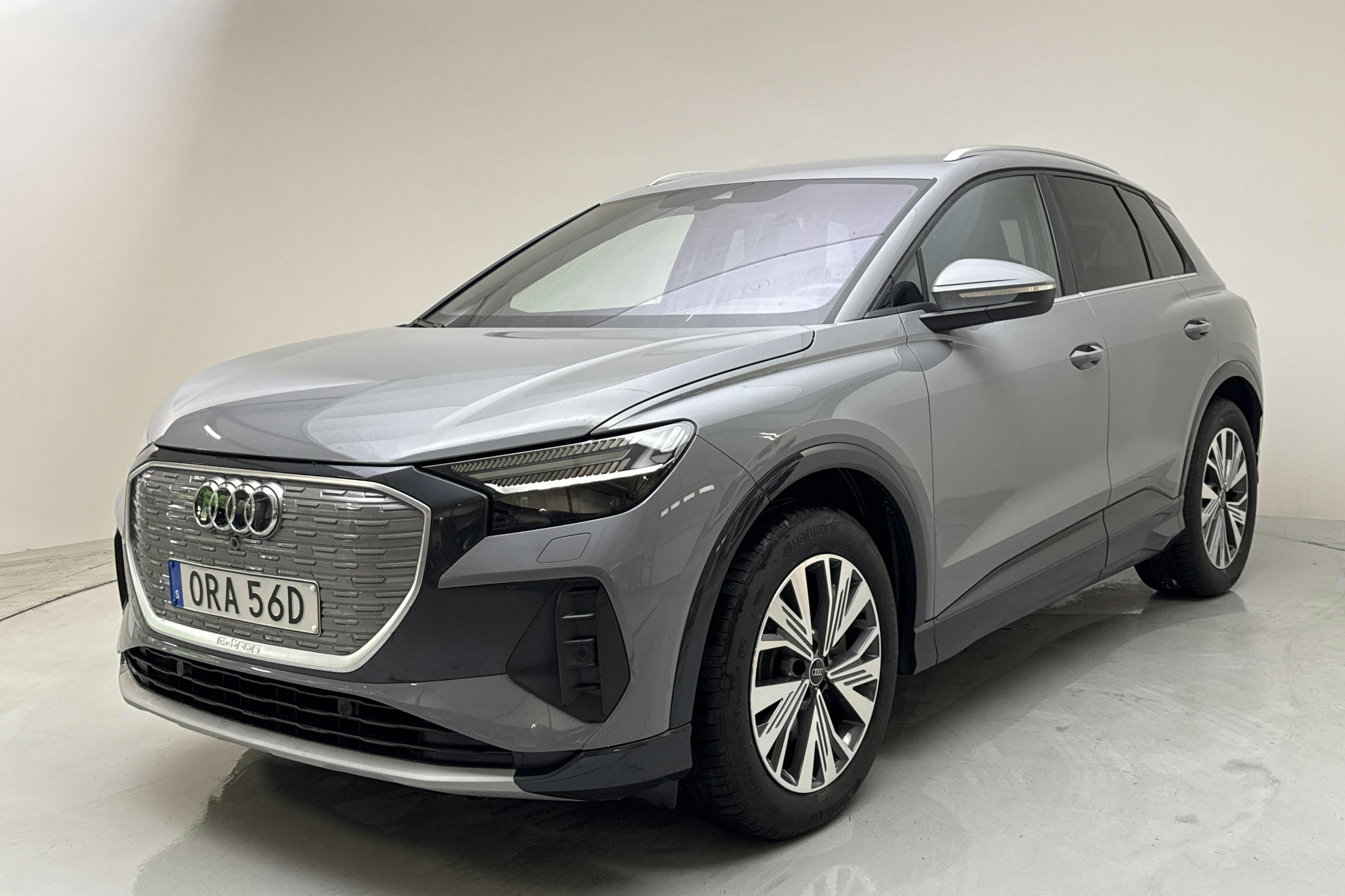 Presentation photo 1 of 17: Audi Q4 45 e-tron quattro 82 kWh (286hk) - 23 990 km - Automatic - gray - 2024