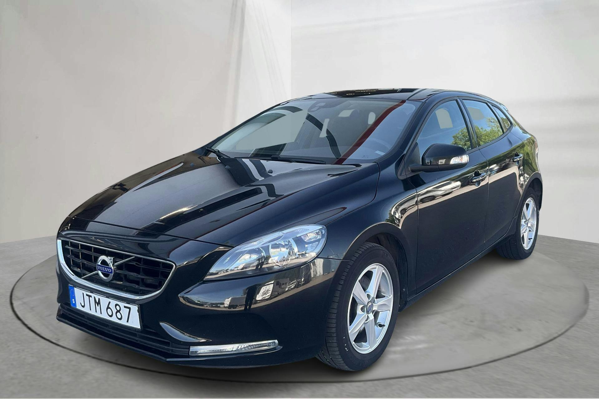 Volvo V40 T2 (122hk) - 8 436 mil - Manuell - svart - 2016