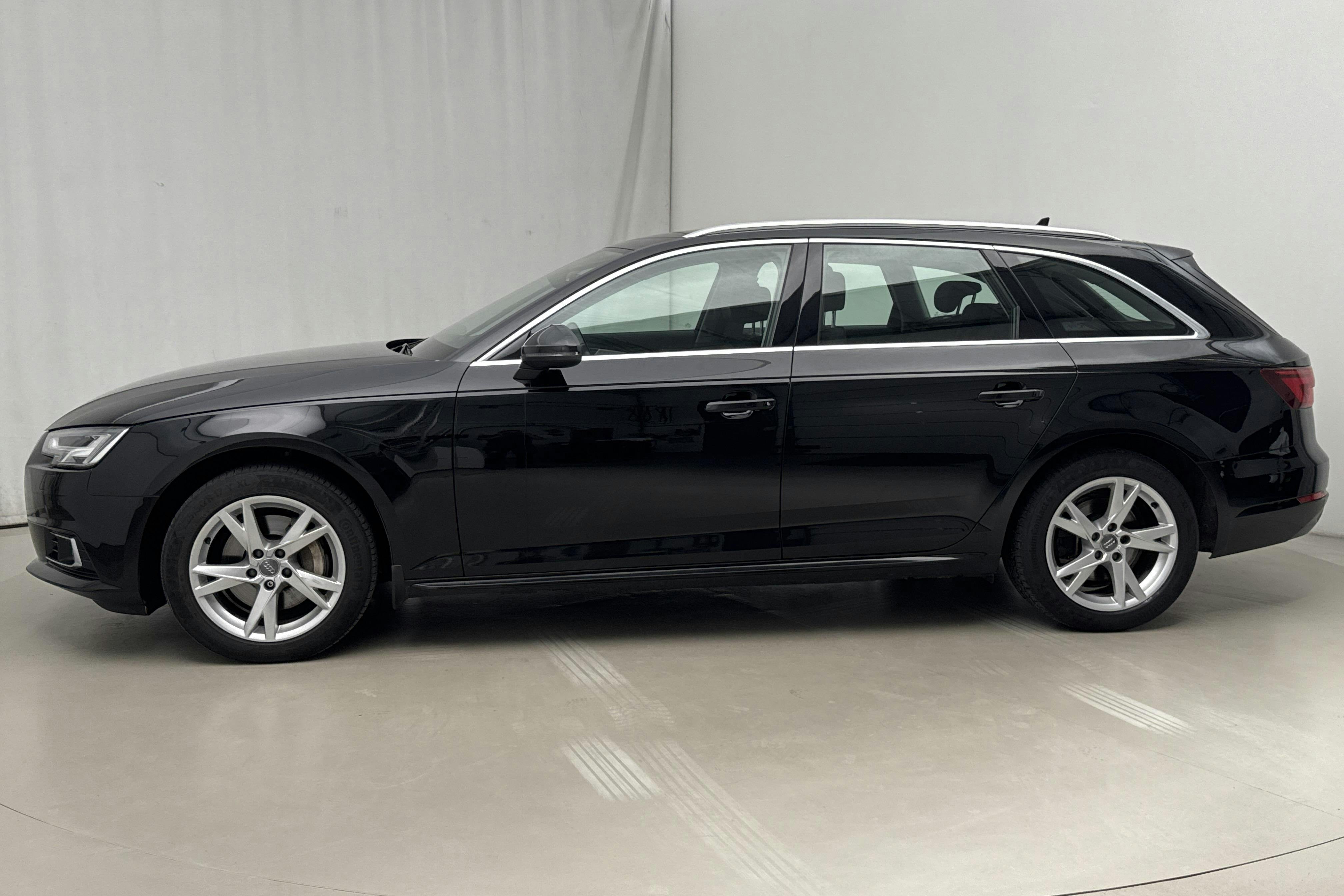Presentationsfoto 2 av 15: Audi A4 2.0 TDI Avant quattro (190hk) - 14 390 mil - Automat - svart - 2018