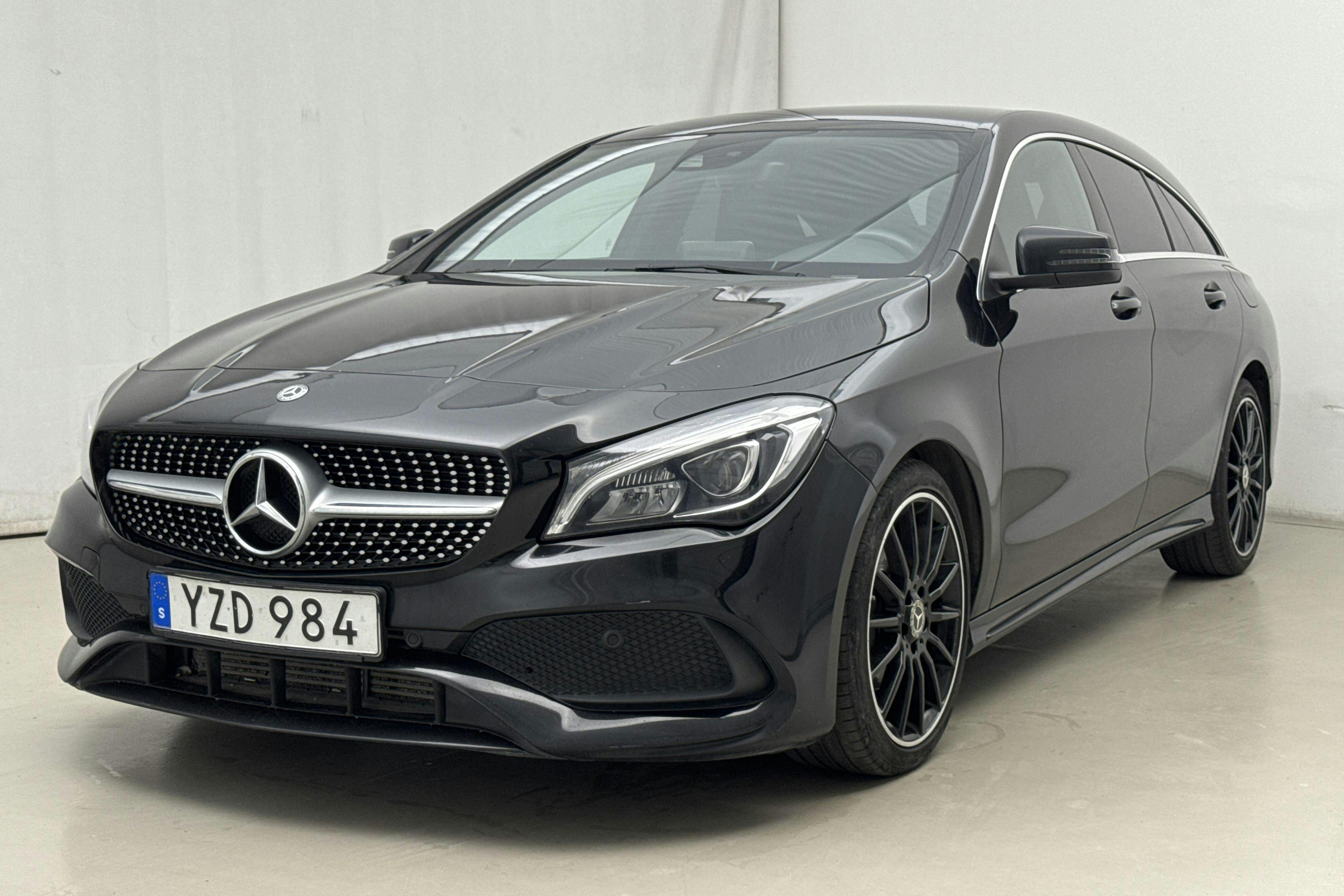 Presentation photo 1 of 14: Mercedes CLA 200 Shooting Brake X117 (156hk) - 103 630 km - Manual - black - 2018