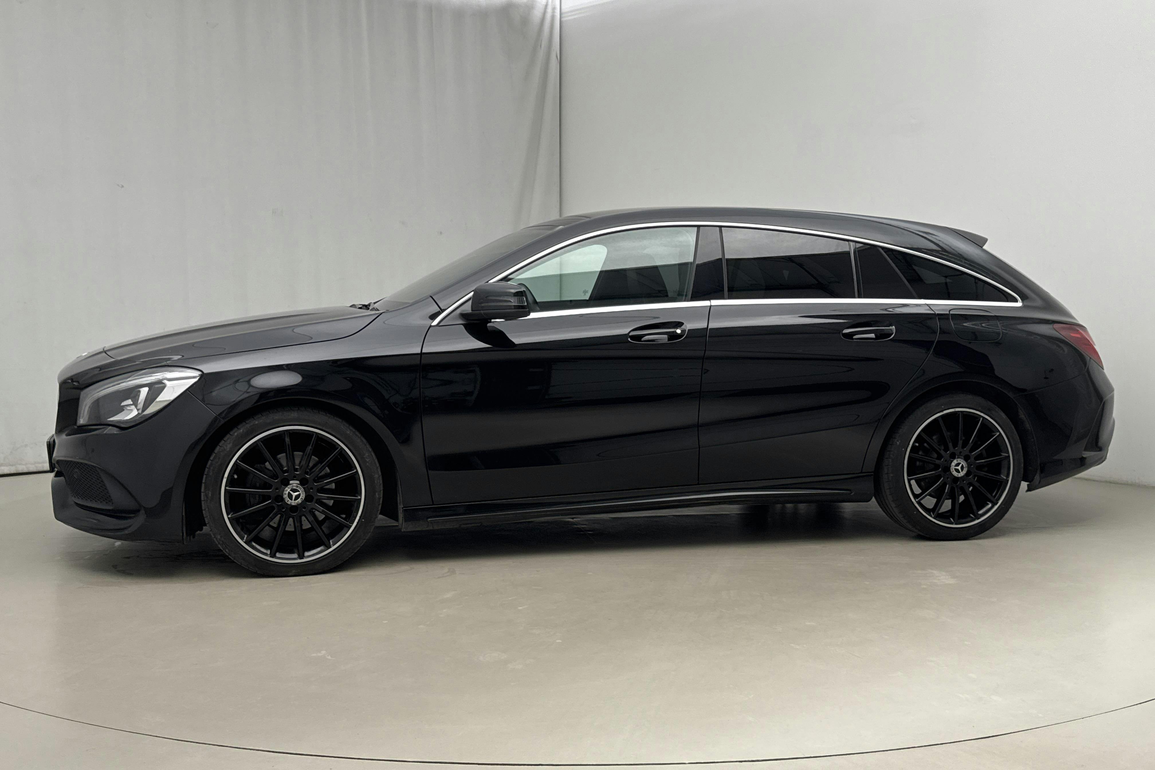 Presentation photo 2 of 14: Mercedes CLA 200 Shooting Brake X117 (156hk) - 103 630 km - Manual - black - 2018