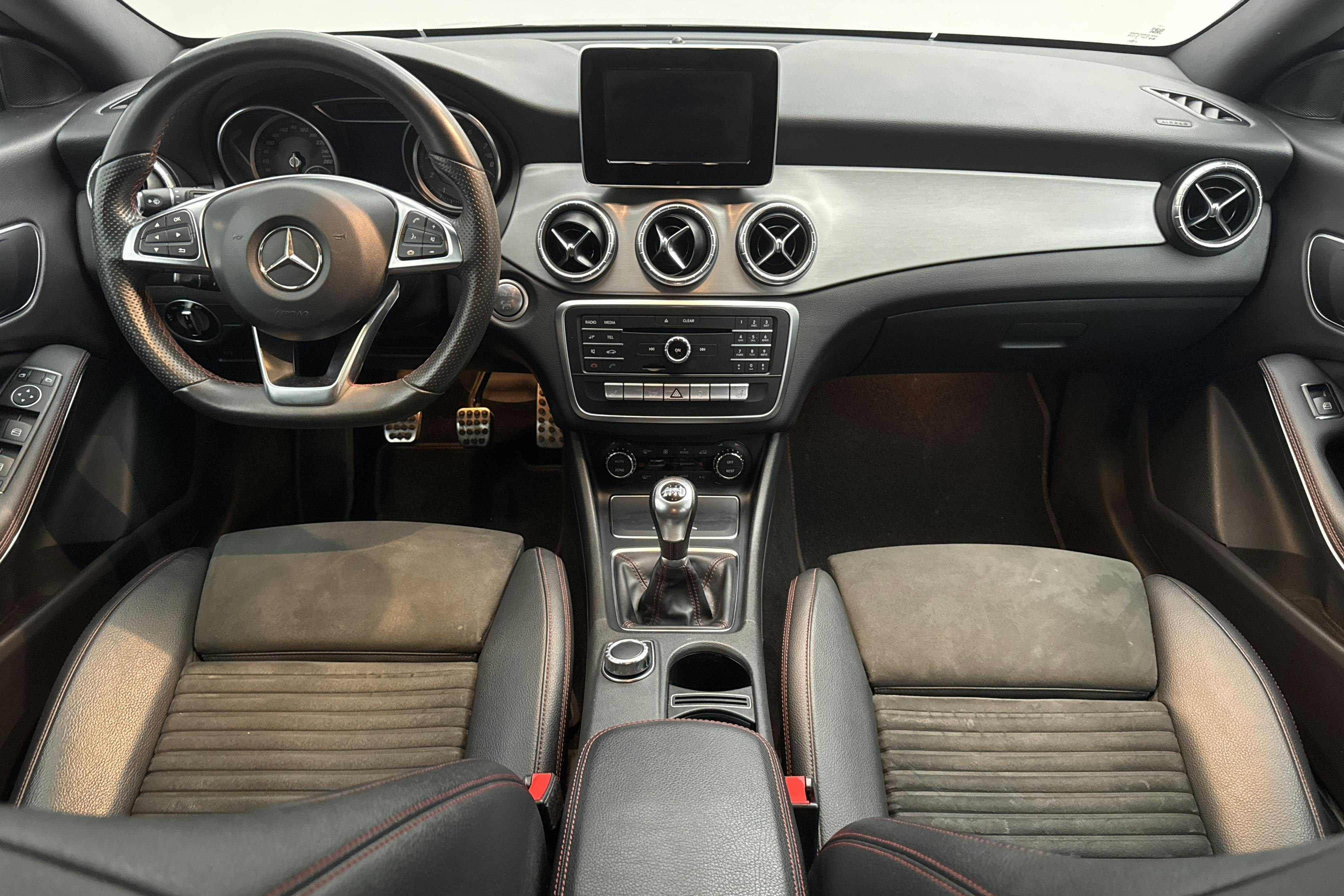 Mercedes CLA 200 Shooting Brake X117 (156hk) - 103 630 km - Manual - black - 2018