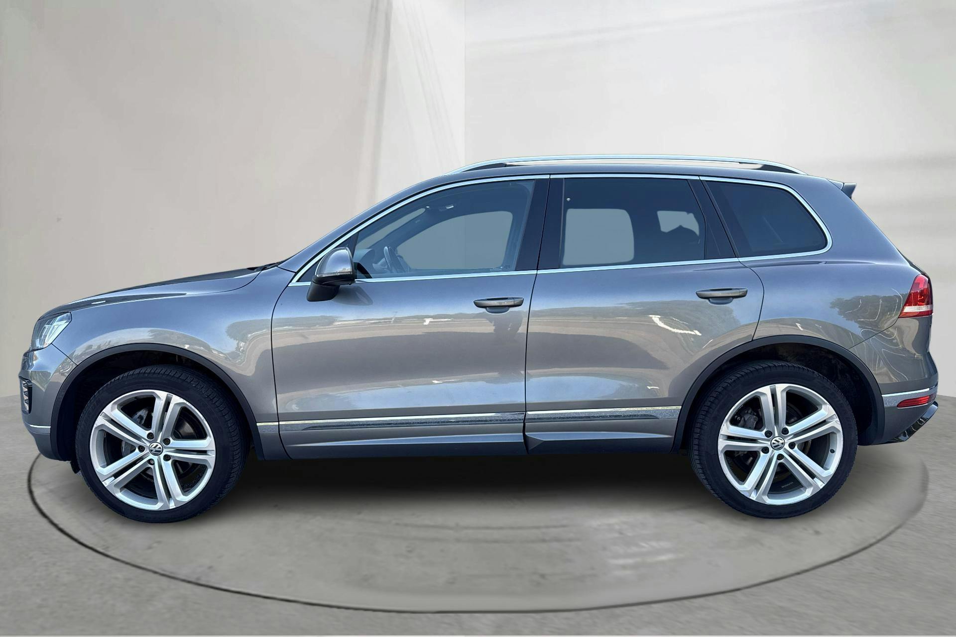 Presentationsfoto 2 av 15: VW Touareg 3.0 TDI BlueMotion Technology (204hk) - 28 787 mil - Automat - grå - 2017
