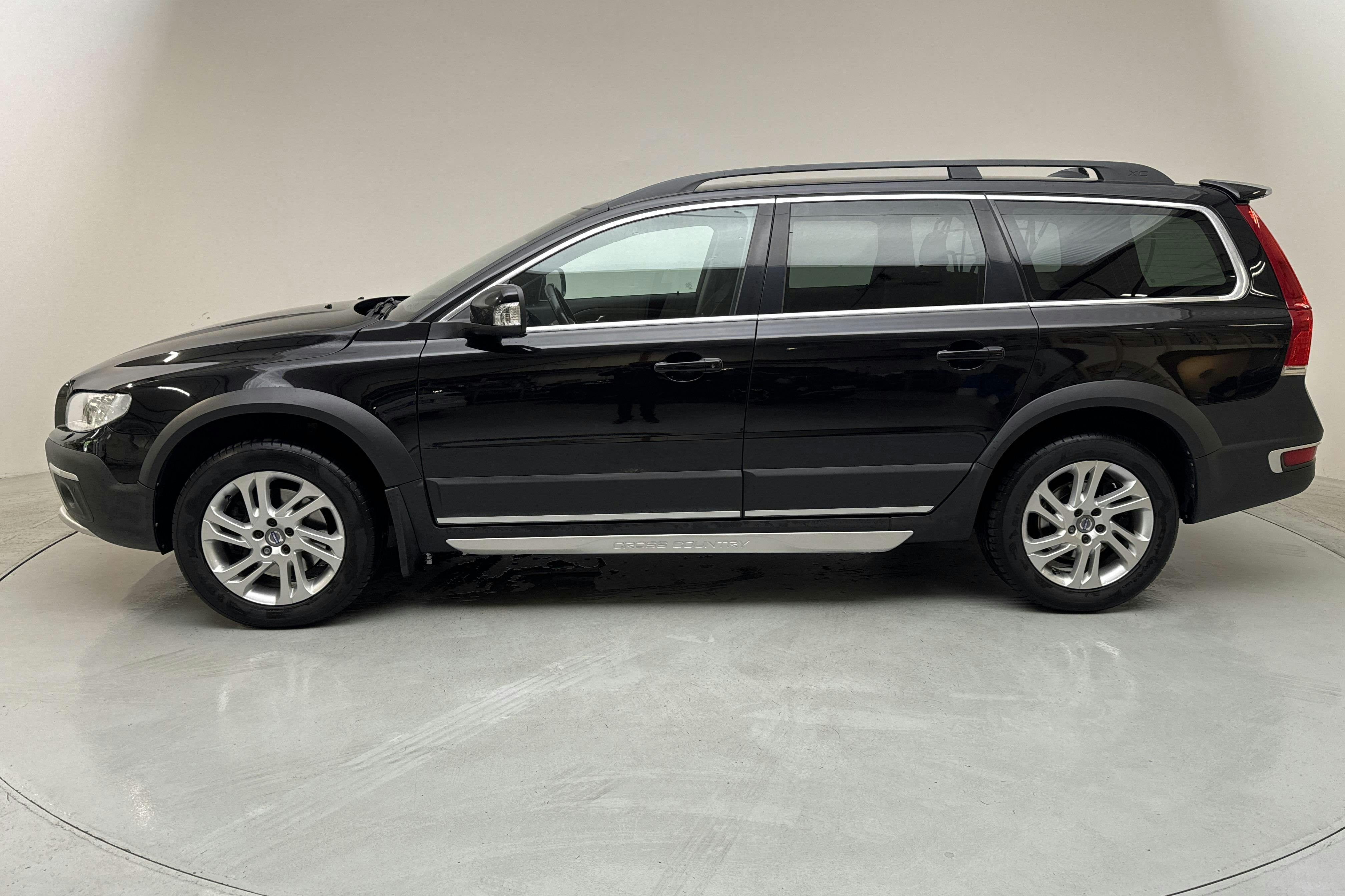 Esitlusfoto 2 aadressil 15: Volvo XC70 II D4 2WD (181hk) - 176 770 km - Käsitsi - must - 2016