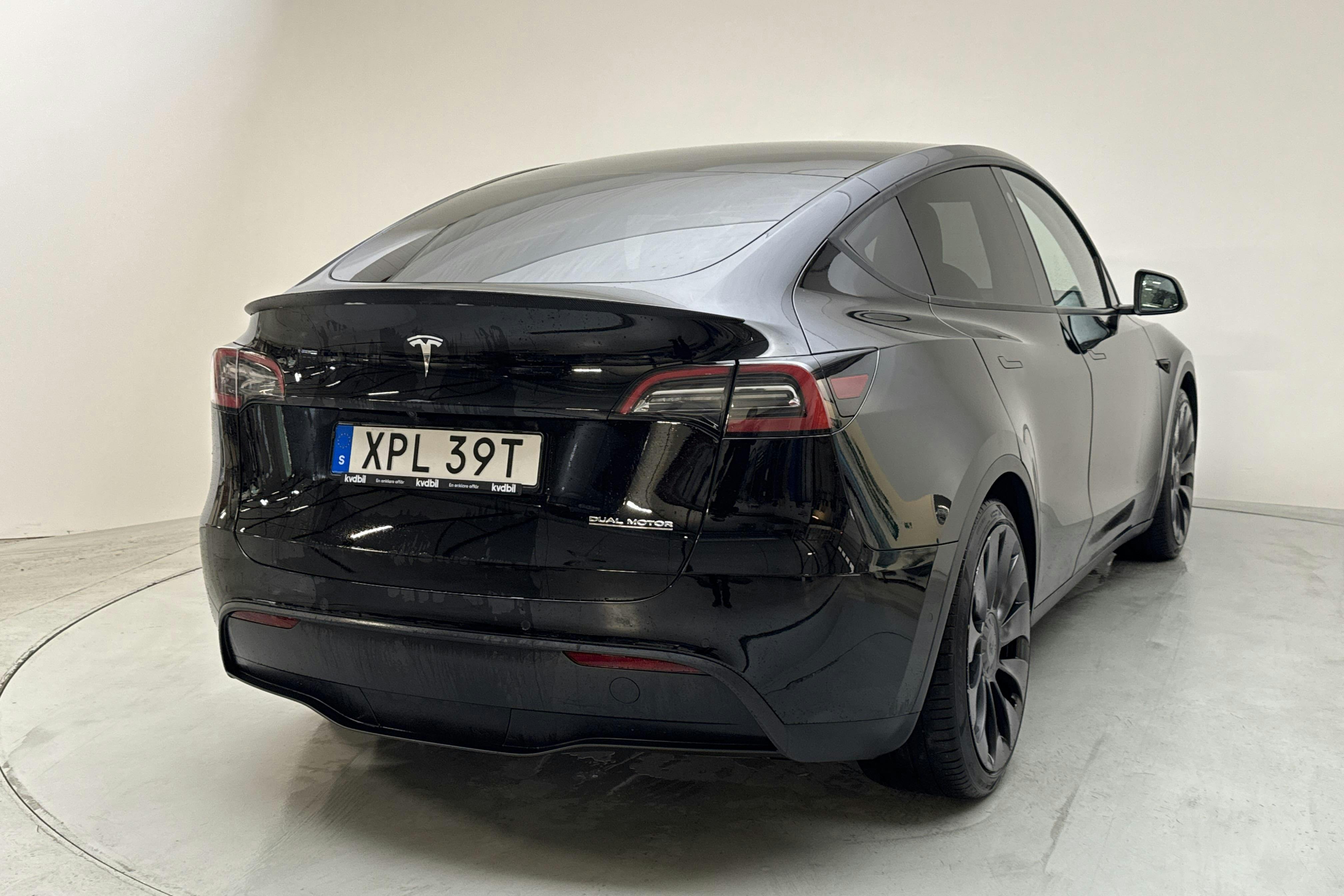 Tesla Model Y Performance Dual Motor AWD - 7 613 mil - Automat - svart - 2022