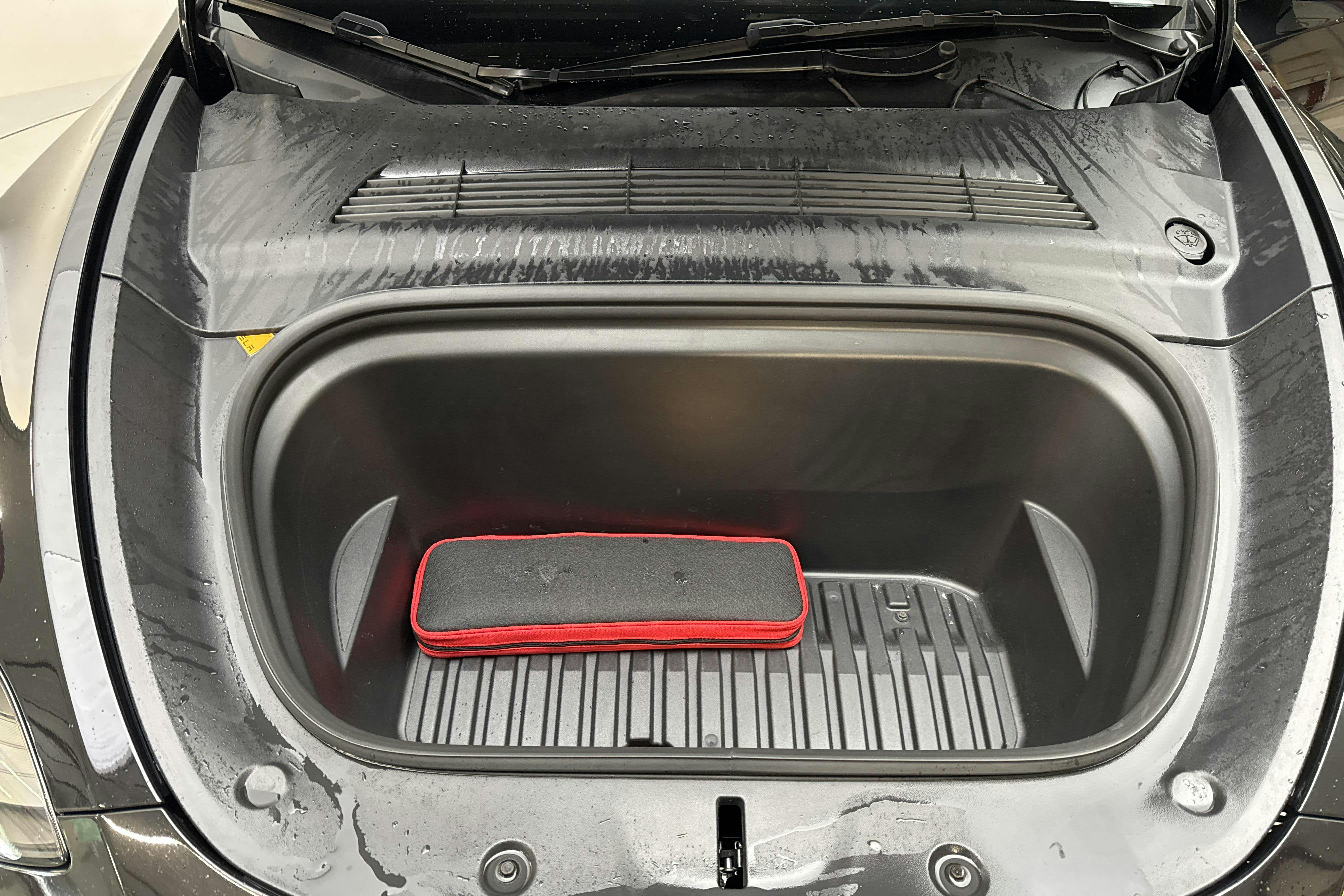 Presentationsfoto 18 av 18: Tesla Model Y Performance Dual Motor AWD - 7 613 mil - Automat - svart - 2022