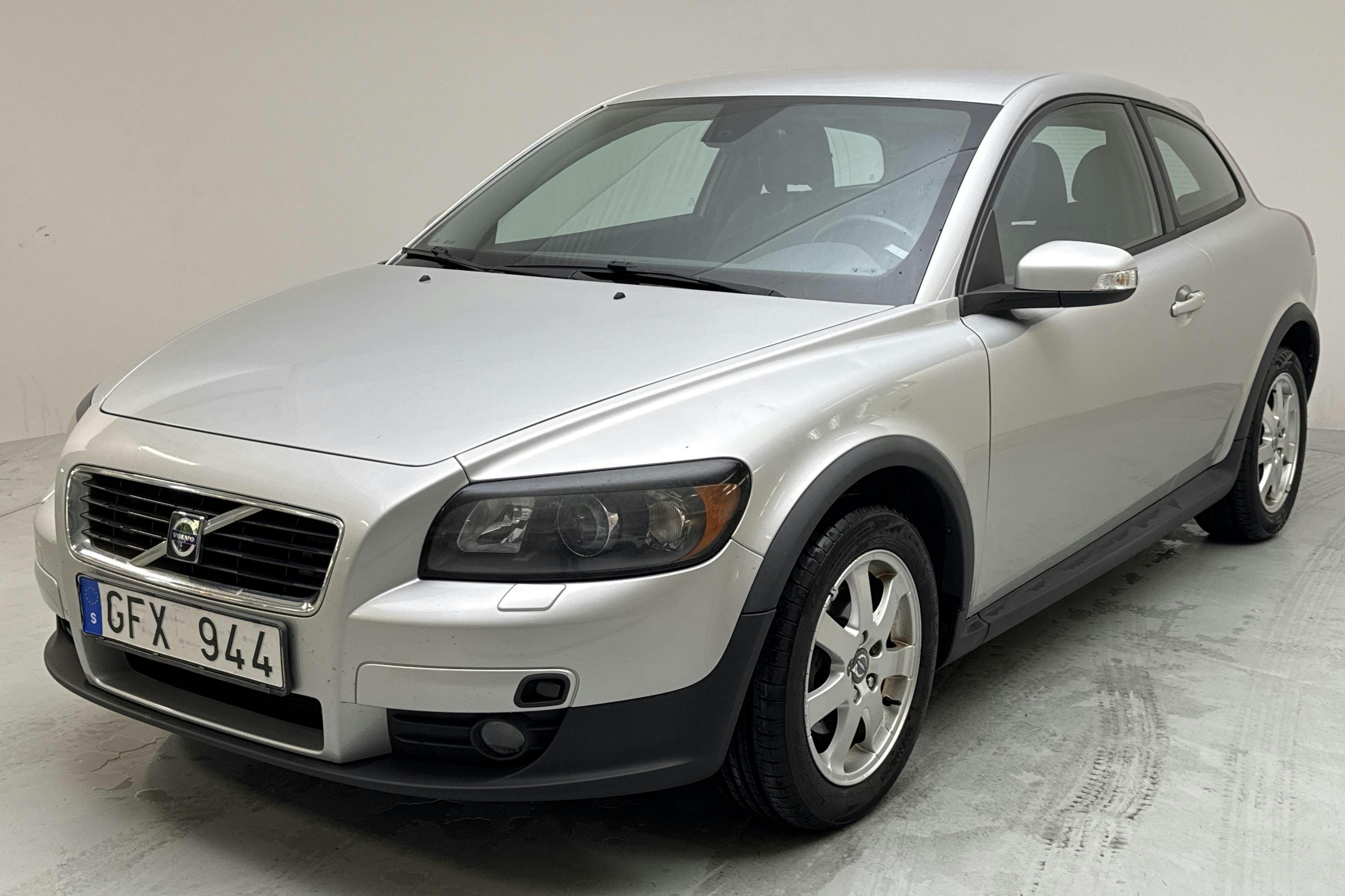 Volvo C30 1.8 Flexifuel (125hk) - 153 220 km - Manual - Light Grey - 2008