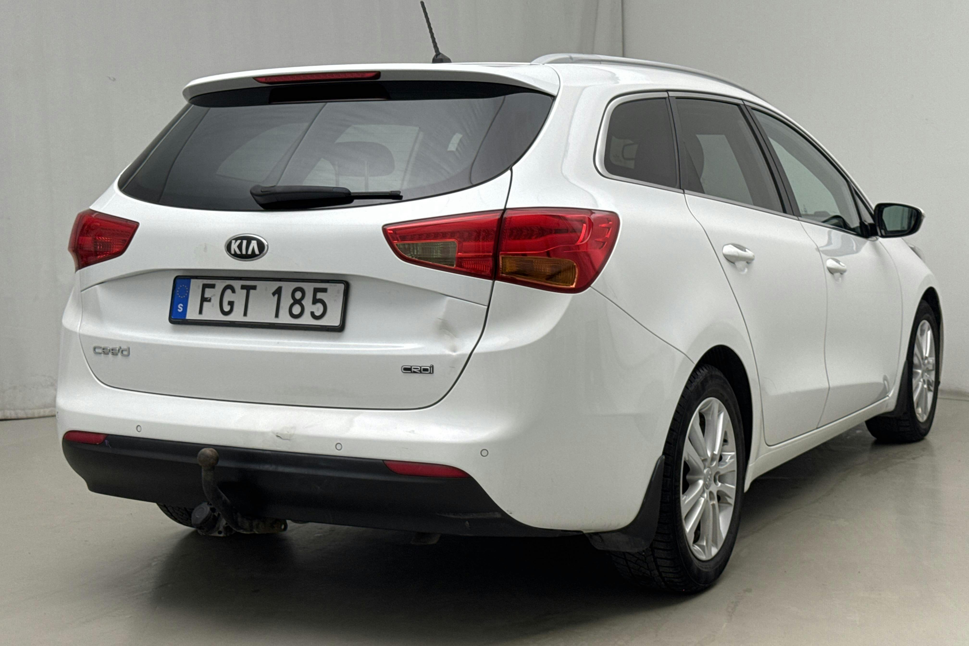 KIA Cee'd 1.6 CRDi SW (128hk) - 22 188 mil - Automat - vit - 2015