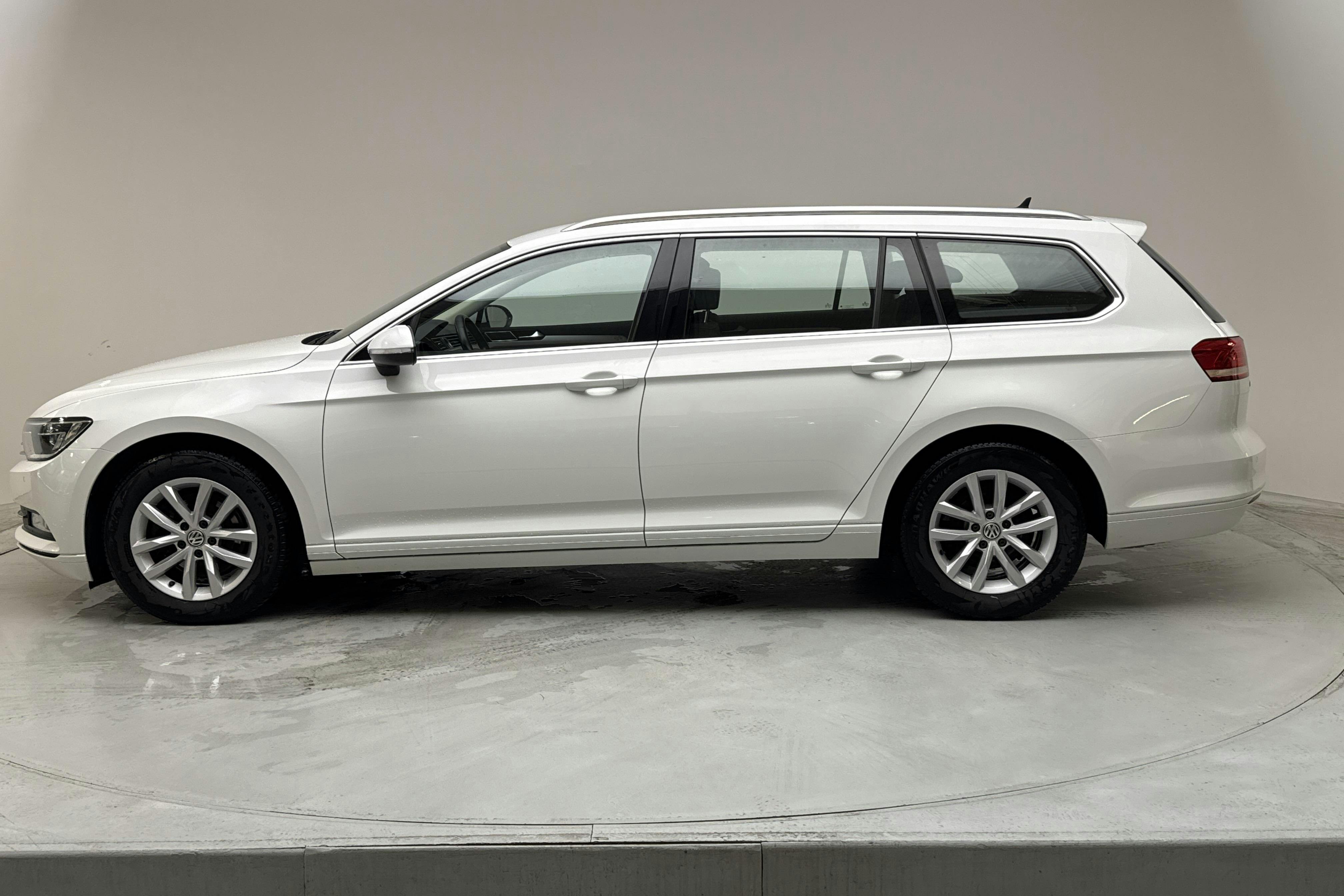Presentation photo 2 of 12: VW Passat 1.5 TSI Sportscombi (150hk) - 91 890 km - Automatic - white - 2019