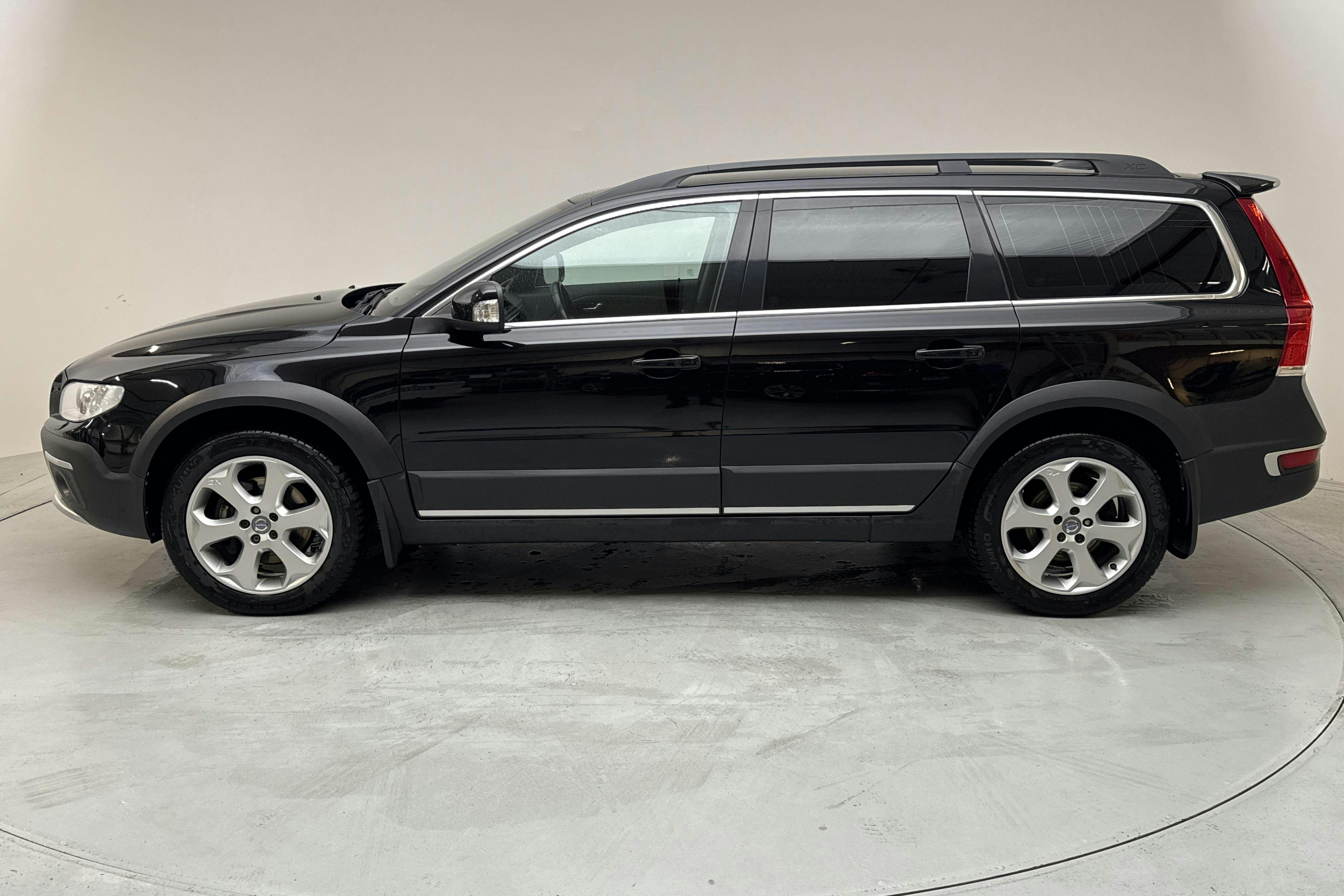 Presentationsfoto 2 av 14: Volvo XC70 II D4 AWD (181hk) - 19 189 mil - Automat - svart - 2016