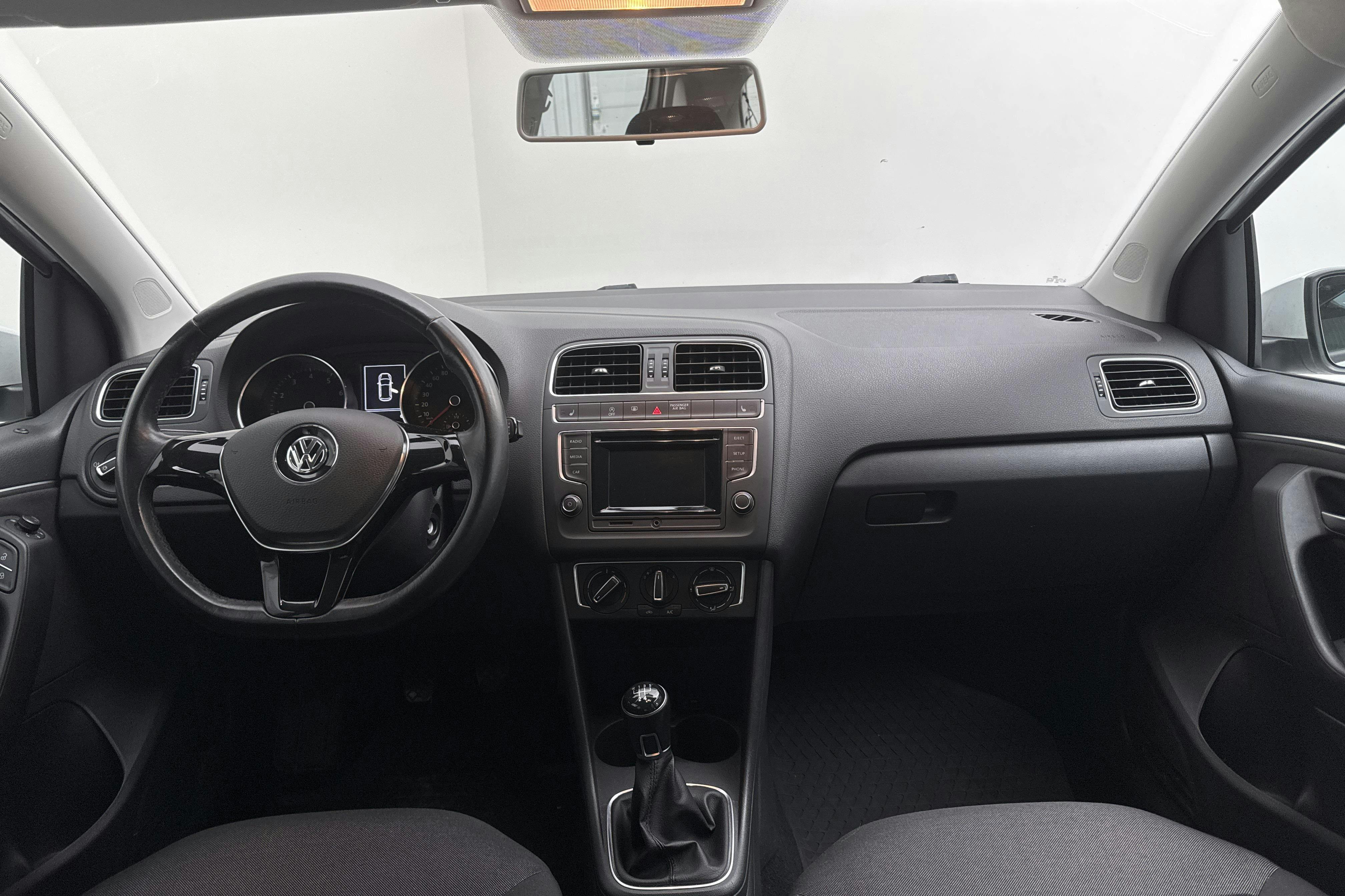VW Polo 1.2 TSI 5dr (90hk) - 9 353 mil - Manuell - vit - 2016
