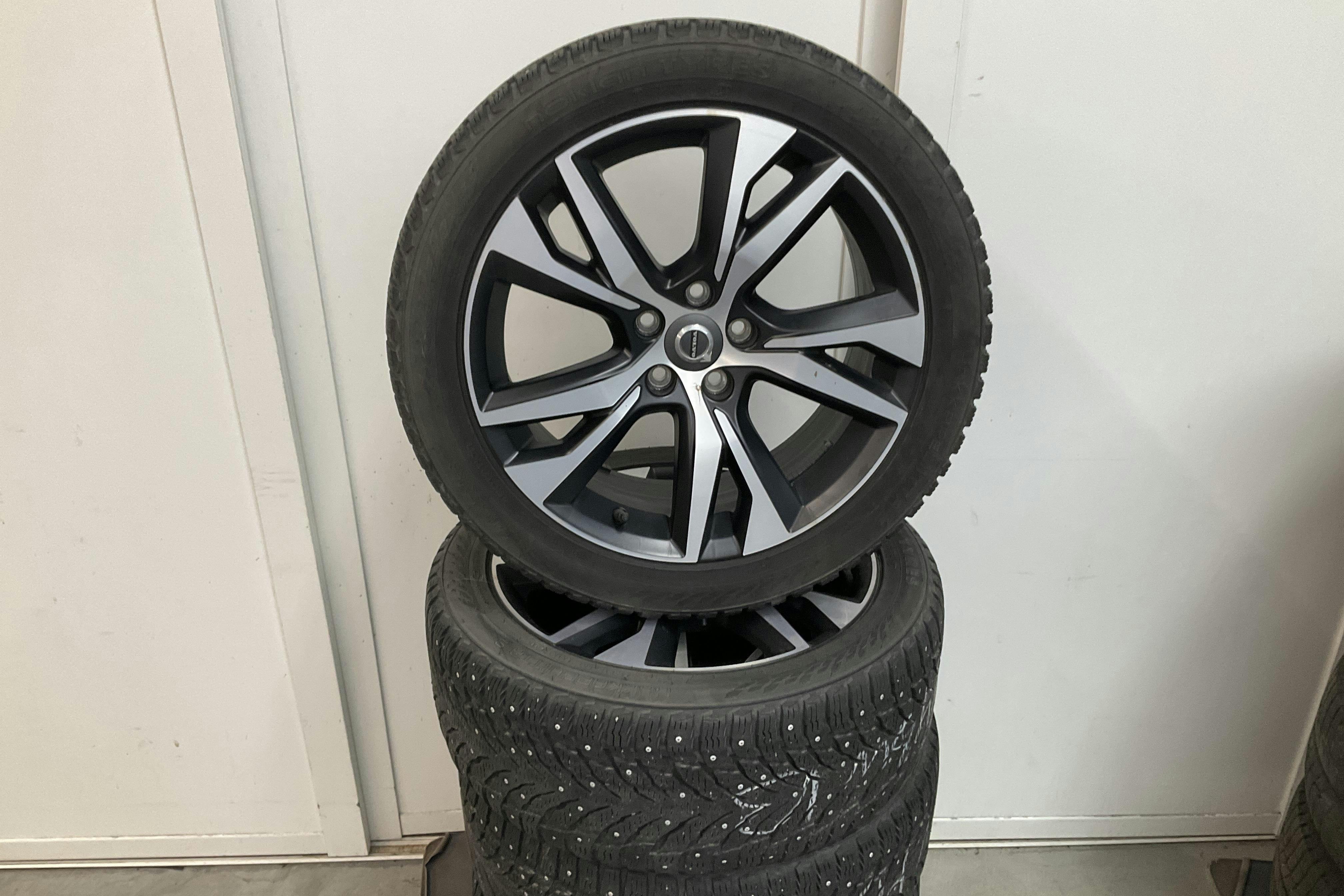 Esitlusfoto 15 aadressil 15: Volvo V60 T6 AWD Twin Engine (340hk) - 152 270 km - Automaatne - must - 2021