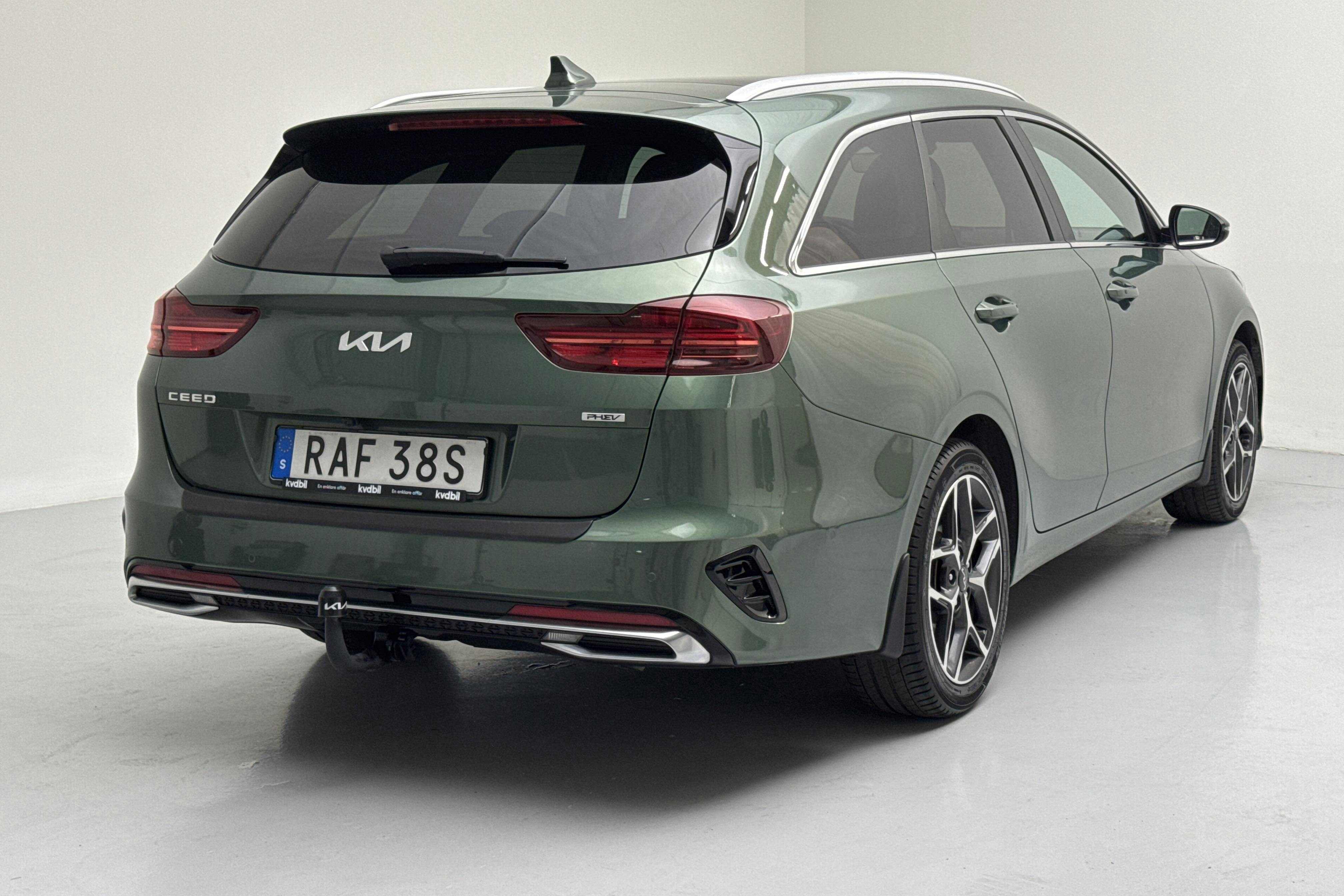 KIA Ceed 1.6 Plug-in Hybrid SW (141hk) - 2 605 mil - Automat - grön - 2023