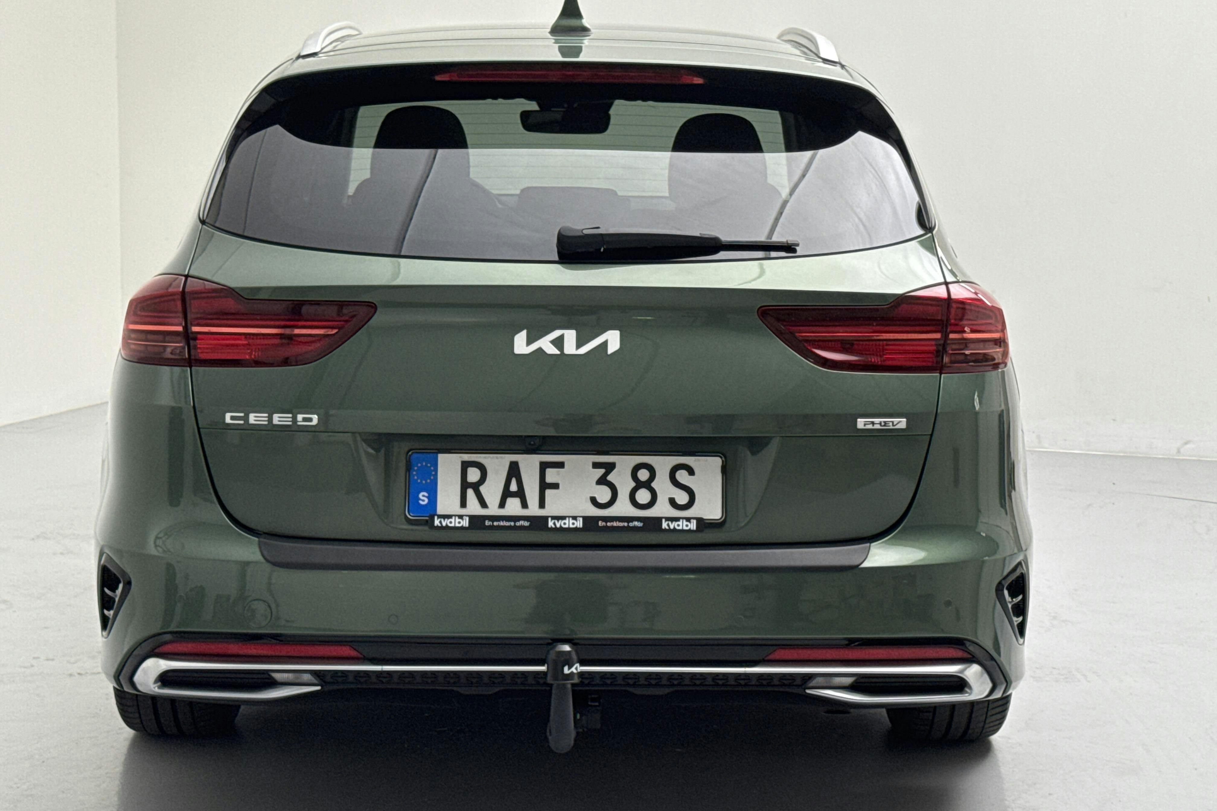 KIA Ceed 1.6 Plug-in Hybrid SW (141hk) - 2 605 mil - Automat - grön - 2023