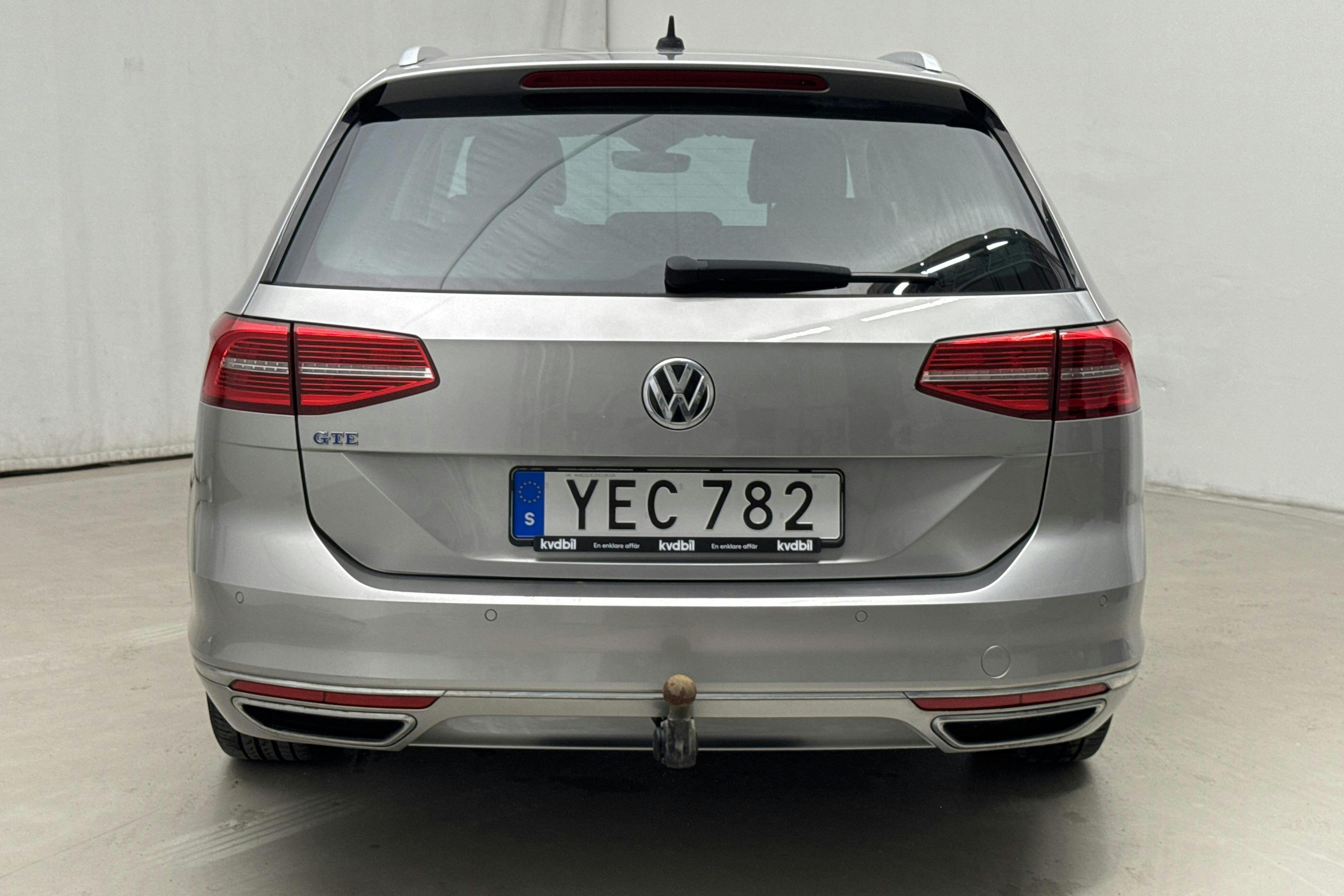 VW Passat 1.4 Plug-in-Hybrid Sportscombi (218hk) - 12 047 mil - Automat - silver - 2016