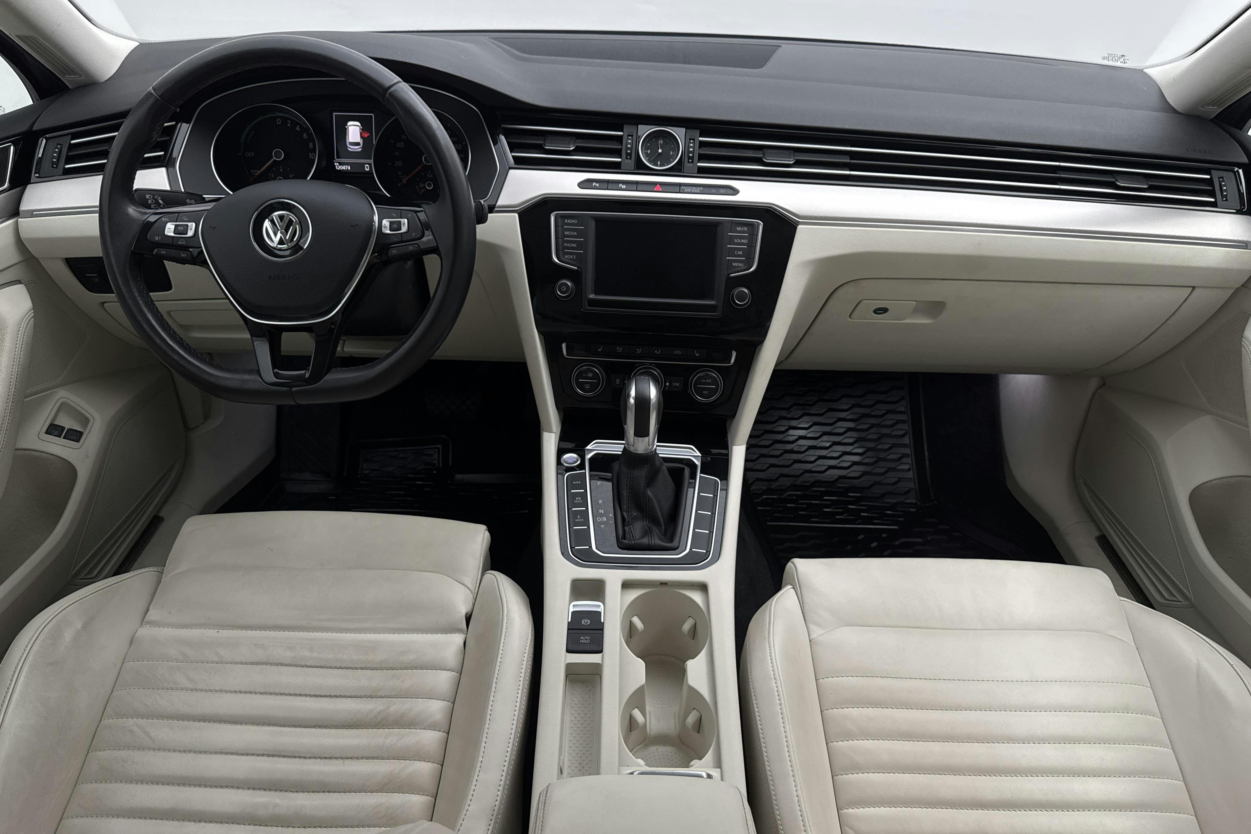 VW Passat 1.4 Plug-in-Hybrid Sportscombi (218hk) - 12 047 mil - Automat - silver - 2016
