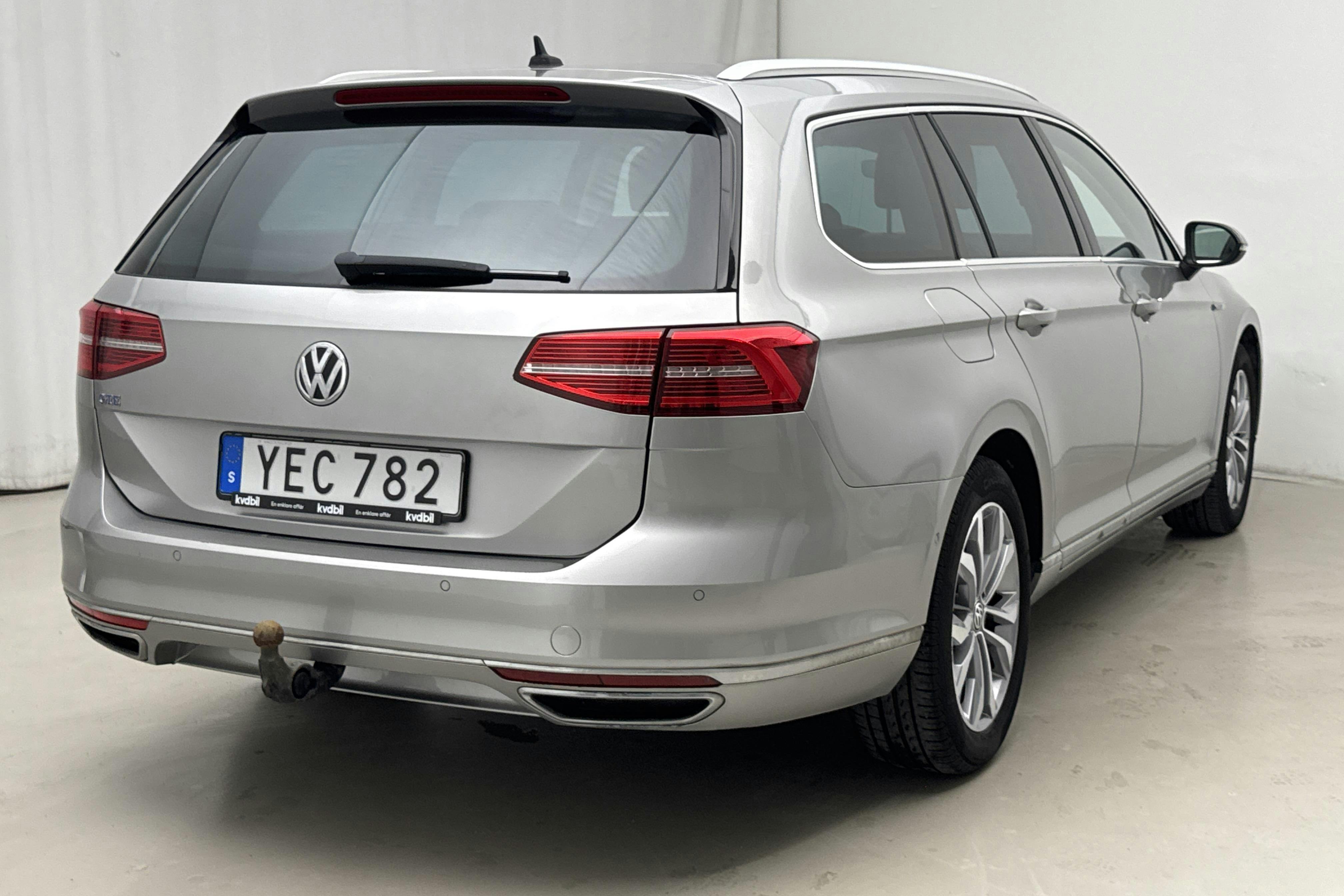 VW Passat 1.4 Plug-in-Hybrid Sportscombi (218hk) - 12 047 mil - Automat - silver - 2016