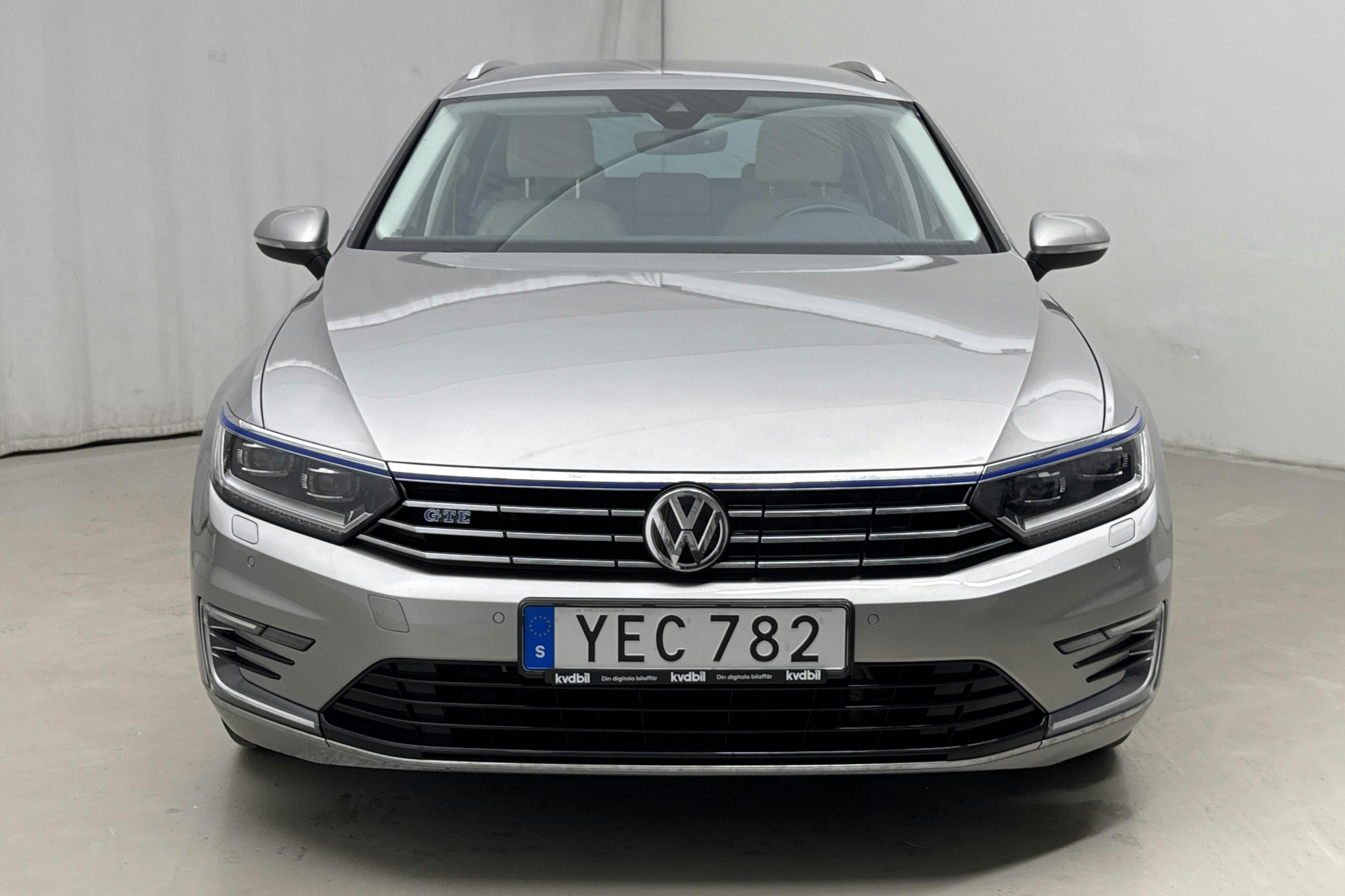 VW Passat 1.4 Plug-in-Hybrid Sportscombi (218hk) - 12 047 mil - Automat - silver - 2016
