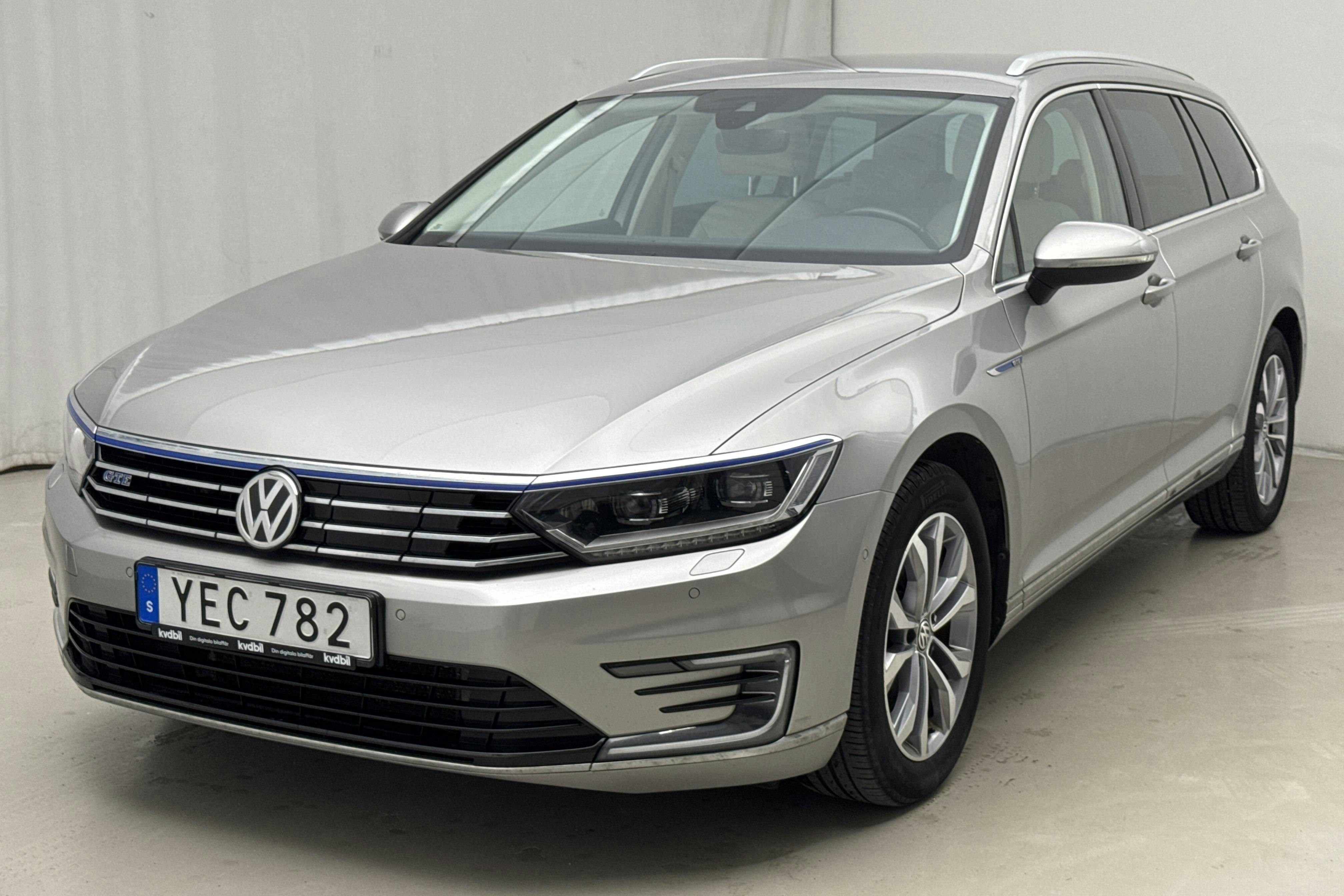 VW Passat 1.4 Plug-in-Hybrid Sportscombi (218hk) - 120 470 km - Automatic - silver - 2016