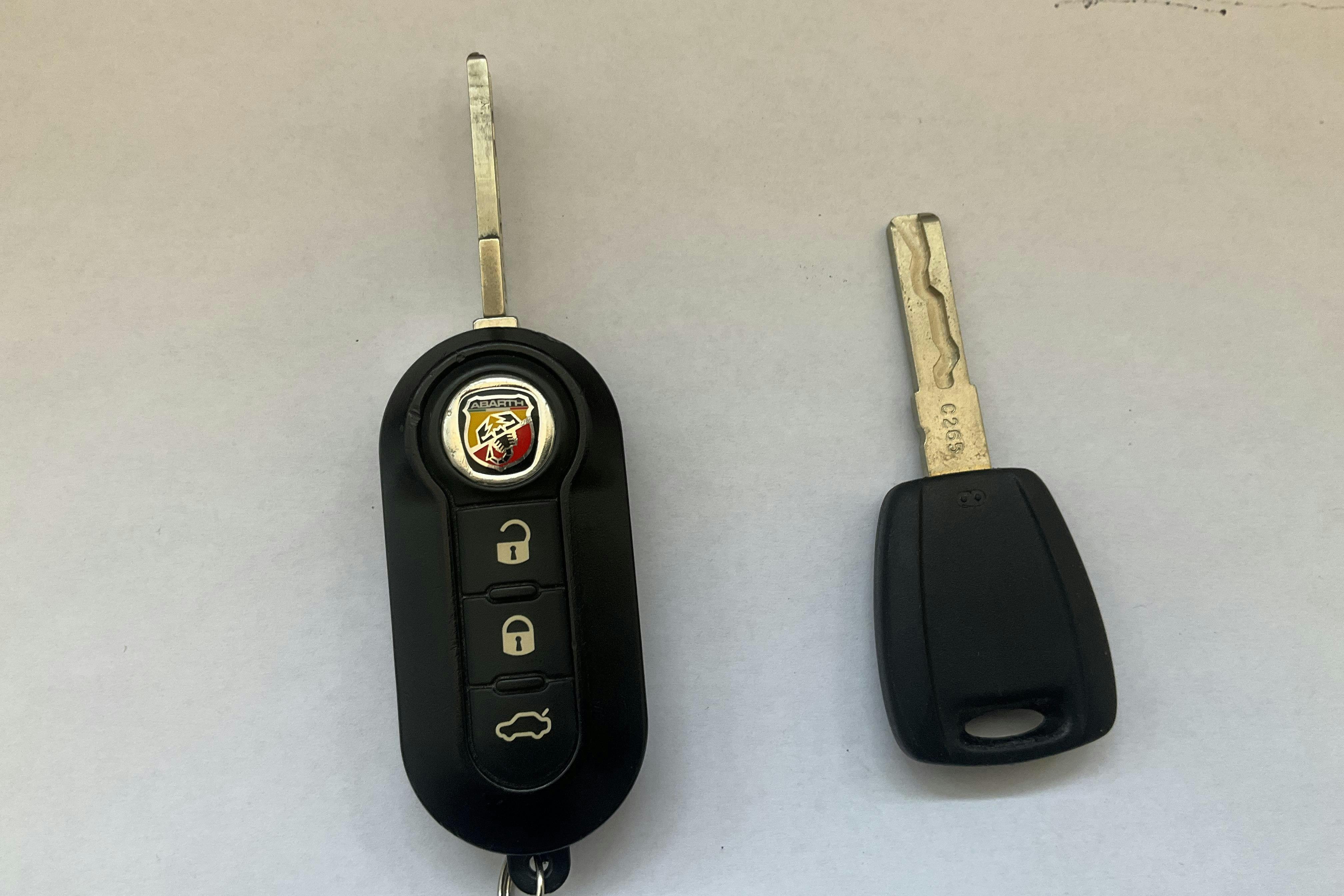Presentationsfoto 13 av 13: Abarth Abarth 595 (145hk) - 4 232 mil - Manuell - röd - 2019