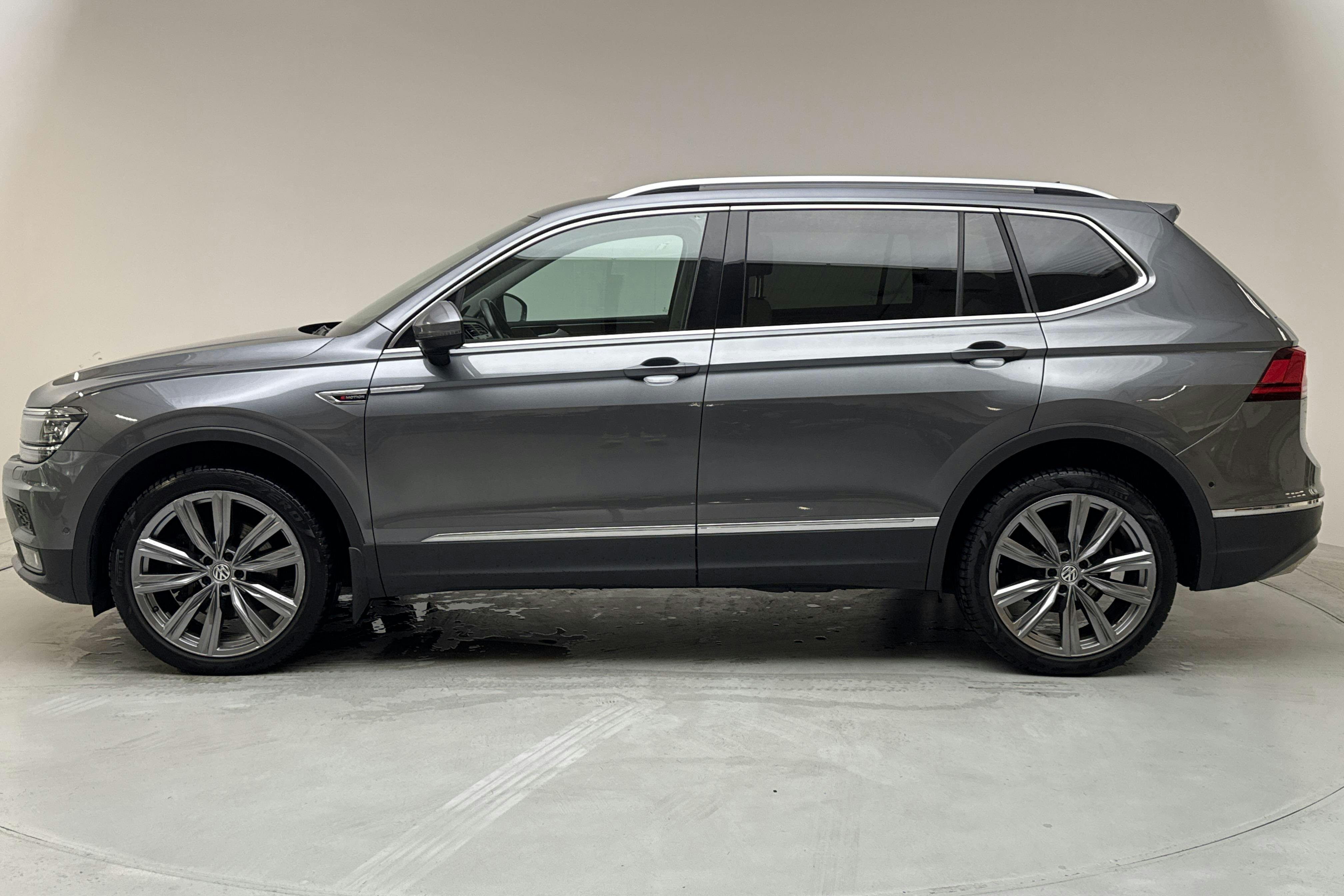 Presentation photo 2 of 13: VW Tiguan Allspace 2.0 TDI 4MOTION (190hk) - 109 780 km - Automatic - Dark Grey - 2018